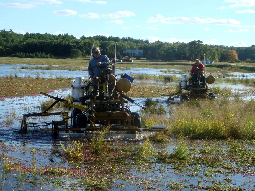 October, 2007 | DJ and Ralph pick the 32 acre | These pickers were designed and built by x.