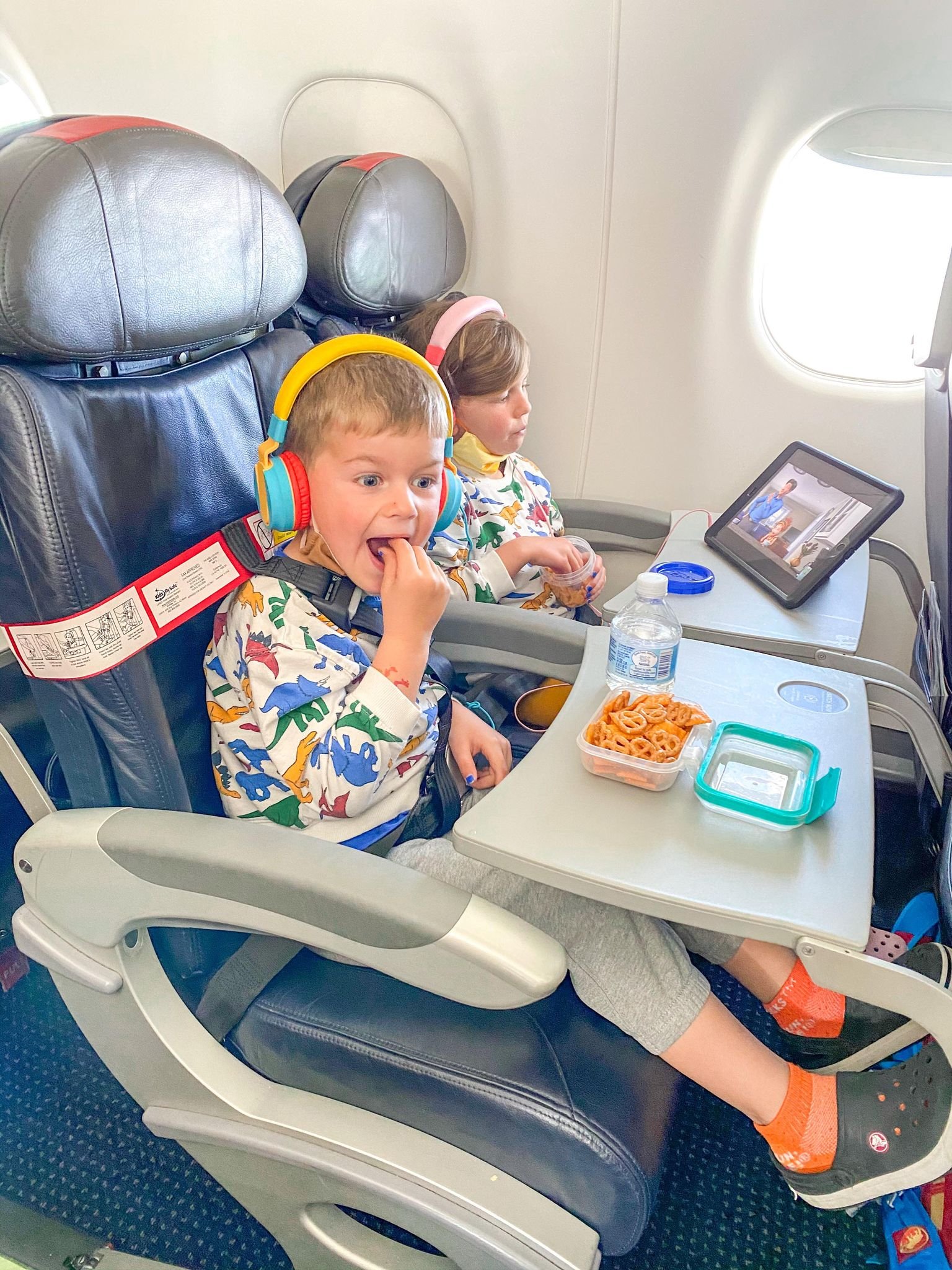 Flying With a Toddler  How to ENTERTAIN a TODDLER on a plane
