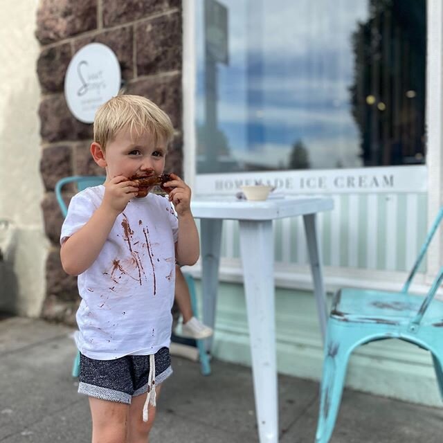 Here&rsquo;s to hoping that your day is dripping with fun ☀️!⁣
⁣
Check Stories 👆🏼to see all of today&rsquo;s flavors + check out our website to order quarts so you can enjoy your favorite flavor at home! ⁣
⁣
#sweetsummer #sweetscoopssonoma #sonomap