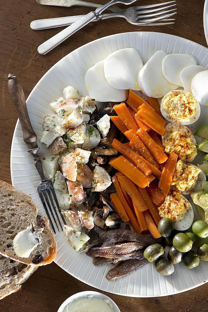 Salade Composé made after my refrigerator foraging. Never the same, always delicious. Photo by Ann Cutting .