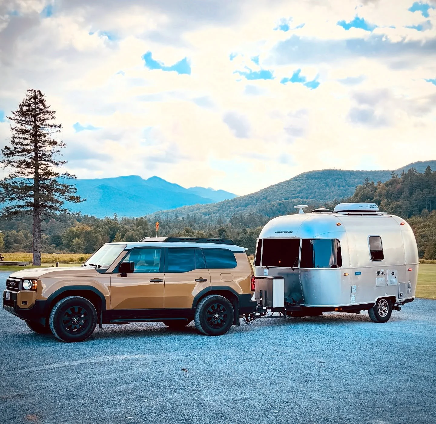 Tough leaving the Adirondacks but the tour begins in 10 days! Can&rsquo;t wait to see y&rsquo;all on the road.

#ontour #landcruiser #airstream