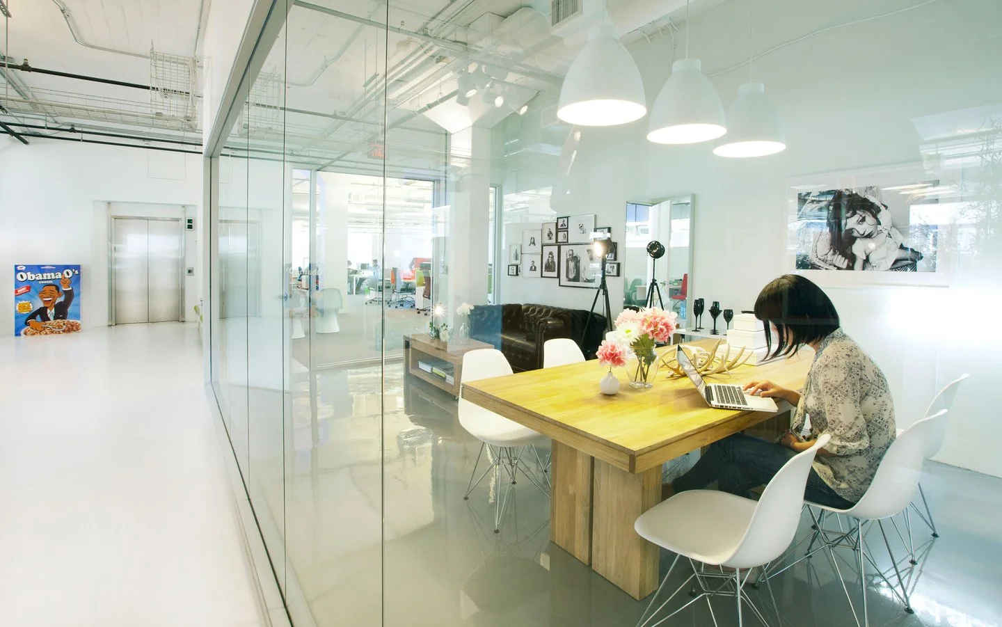 airbnb-office-kLusW8z2xZ-full-width.jpg