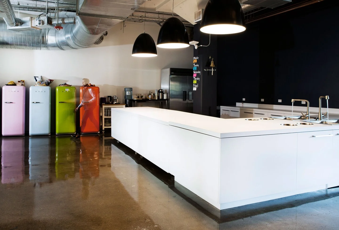 airbnb-office-th6XCOGOuY-full-width.jpg