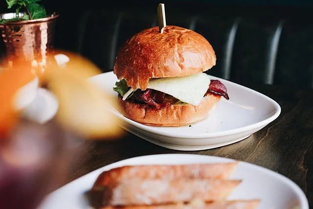 Pub food mood. @thedogandtiger // #patrickshootsfood // .
.
.
#fuji #toeats #foodphotography #eaters #eateverything #toeats #blogto #foodie #yum #tasty #foodporn #foodie #foodstagram #food🍴#sharefood #freshfood #toeats #foodto #sixeats #6eats #eat #livetoeat #foodstagram #food❤️ #eat🍴 #torontobloggers #fujix #potd #patrickshootsfood #eeeeeats