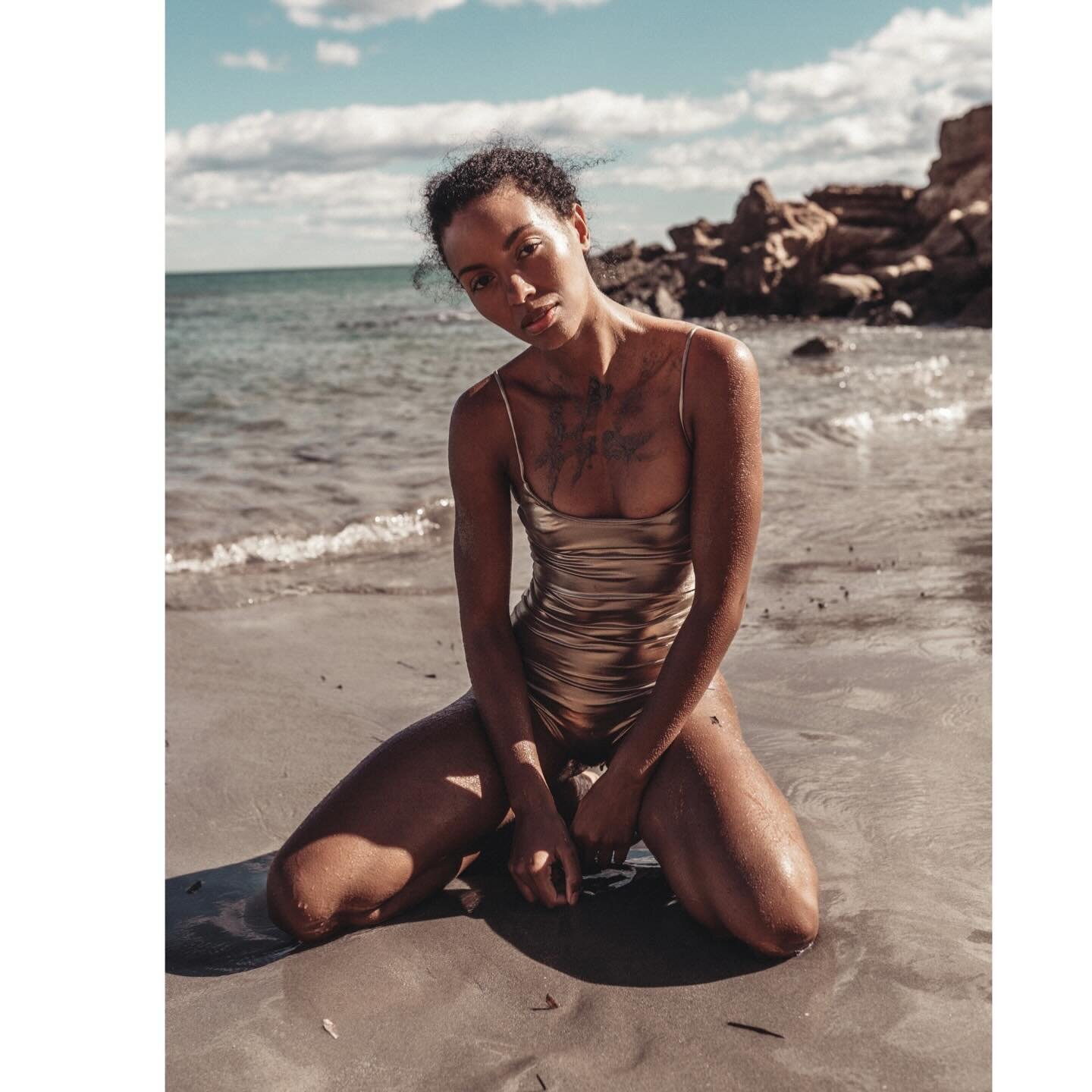 sexy, cool, originell also in gold &hellip; this natural beautiful girl JULIETTE ✨
@mbmodelmanagement 

#bikinimodel #swimwear #bodywear #goldbikini #modelshoot  #underwearmodel #becool #becrazy #bedifferent #beunique #beachstyle #silverboots #fashio