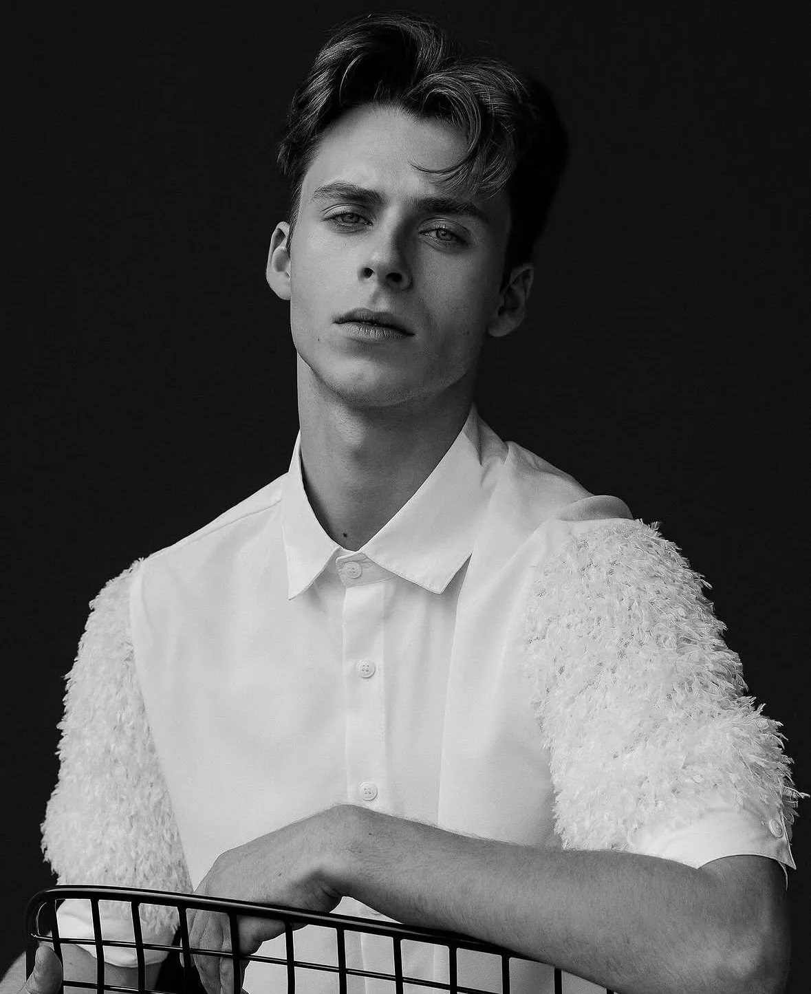 JOHN is currently on his flight from Berlin to Paris and will be shooting tomorrow at the Dior Studio on the Champs Elysee @dior 

Enjoy Paris and this great production 
🕴️👕👔👖🧥

#jadoredior #modelbooking #malemodel #dreambig #fashionmodel #luxur