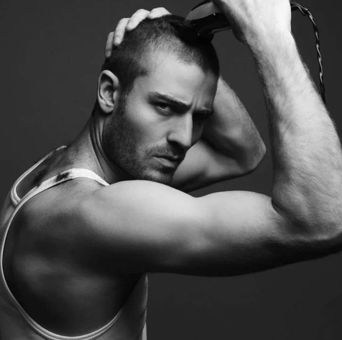 VIRGIL has cut his hair and is currently shooting for a sportswear campaign in Budapest @spicemediaproduction 🔥

#sportmodel #campaign #modelbooking #modelagency #paris