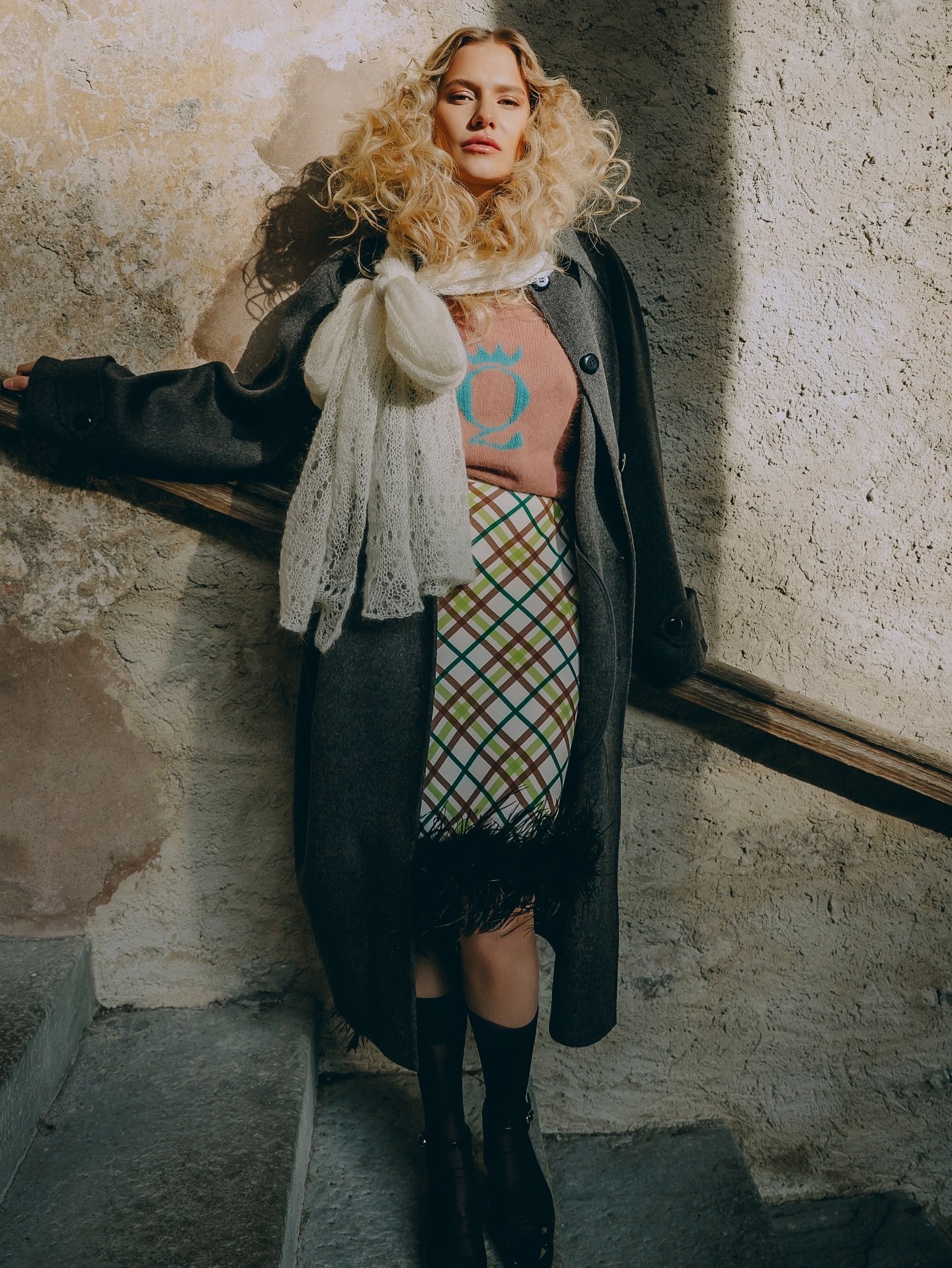 Wild curls looking smart 🤓
We like this fashion editorial of our VERONIKA with @photo_kompaniezz 

#news #newedition #modeljob #modelwork #modelbooking #modelagency #fashion #fashionstyle #fashionmagzine #fashionphotography #swiss #fashionstory #fas