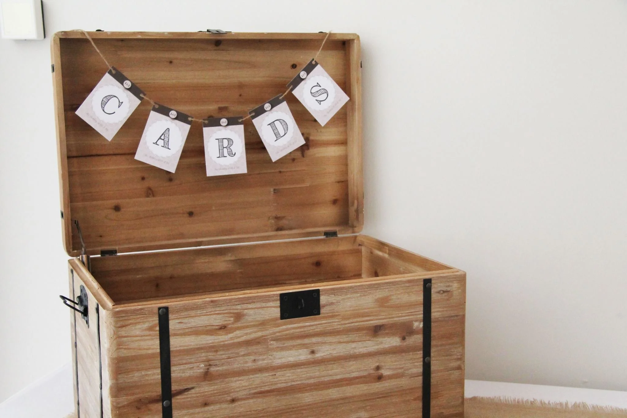 LARGE WOOD TRUNK £15
