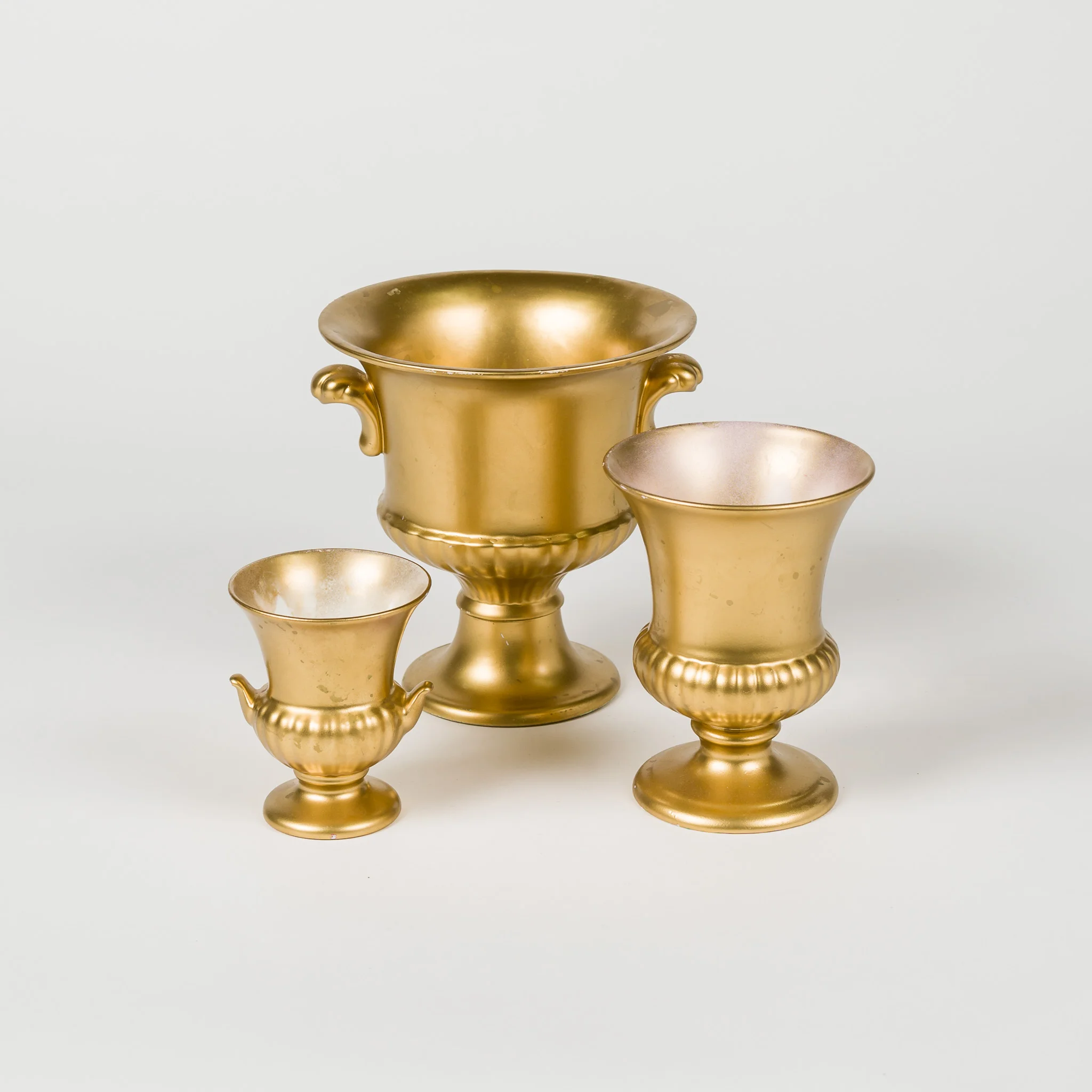 GOLD FLOWER URNS
