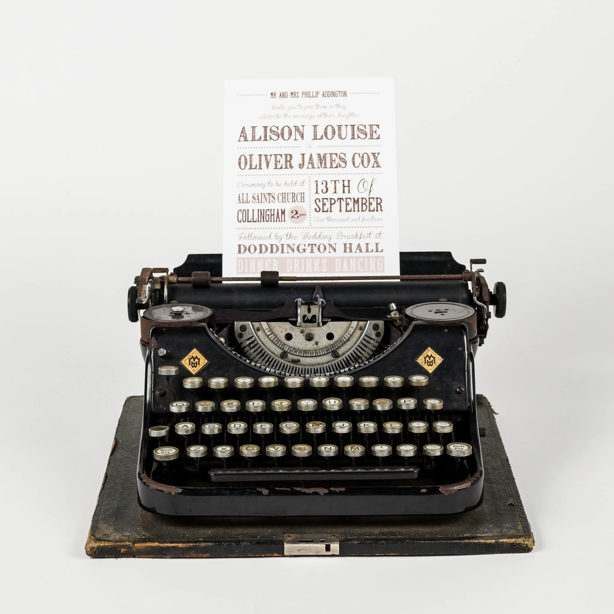 VINTAGE TYPEWRITER