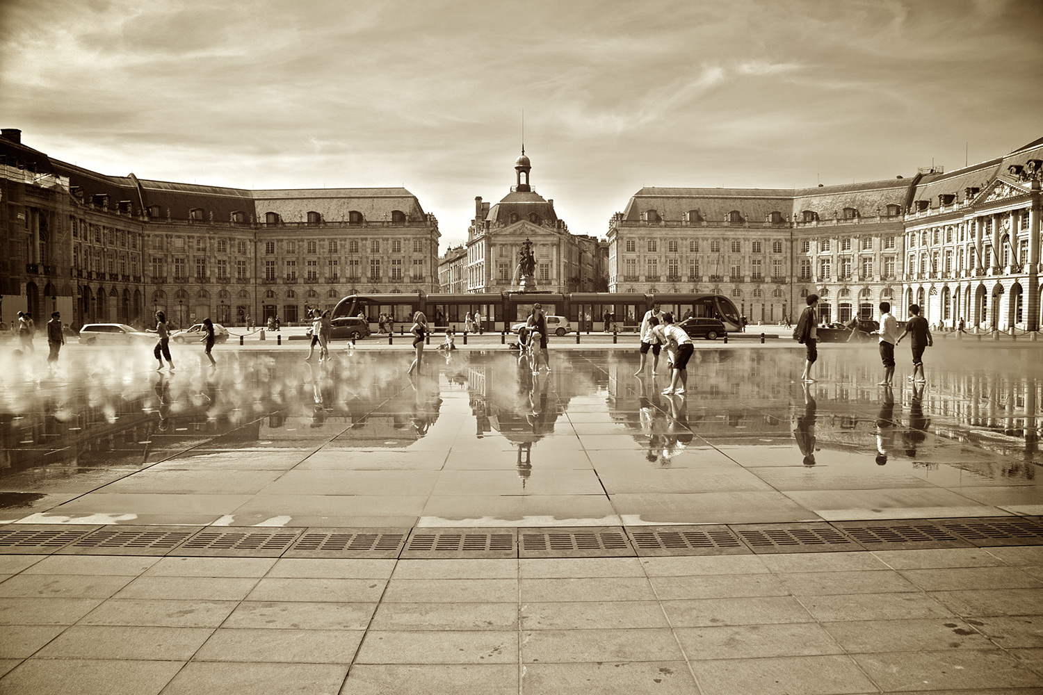 Bordeaux-black-and-whit.jpg