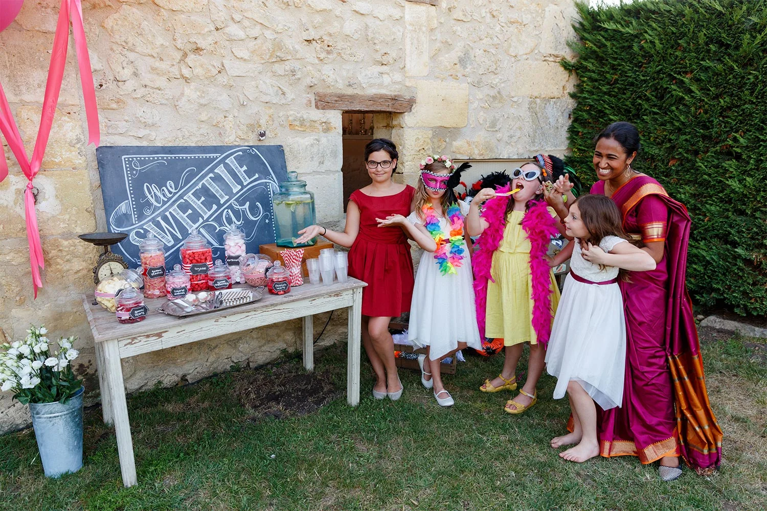 Sweetie-bar-with-girls.jpg