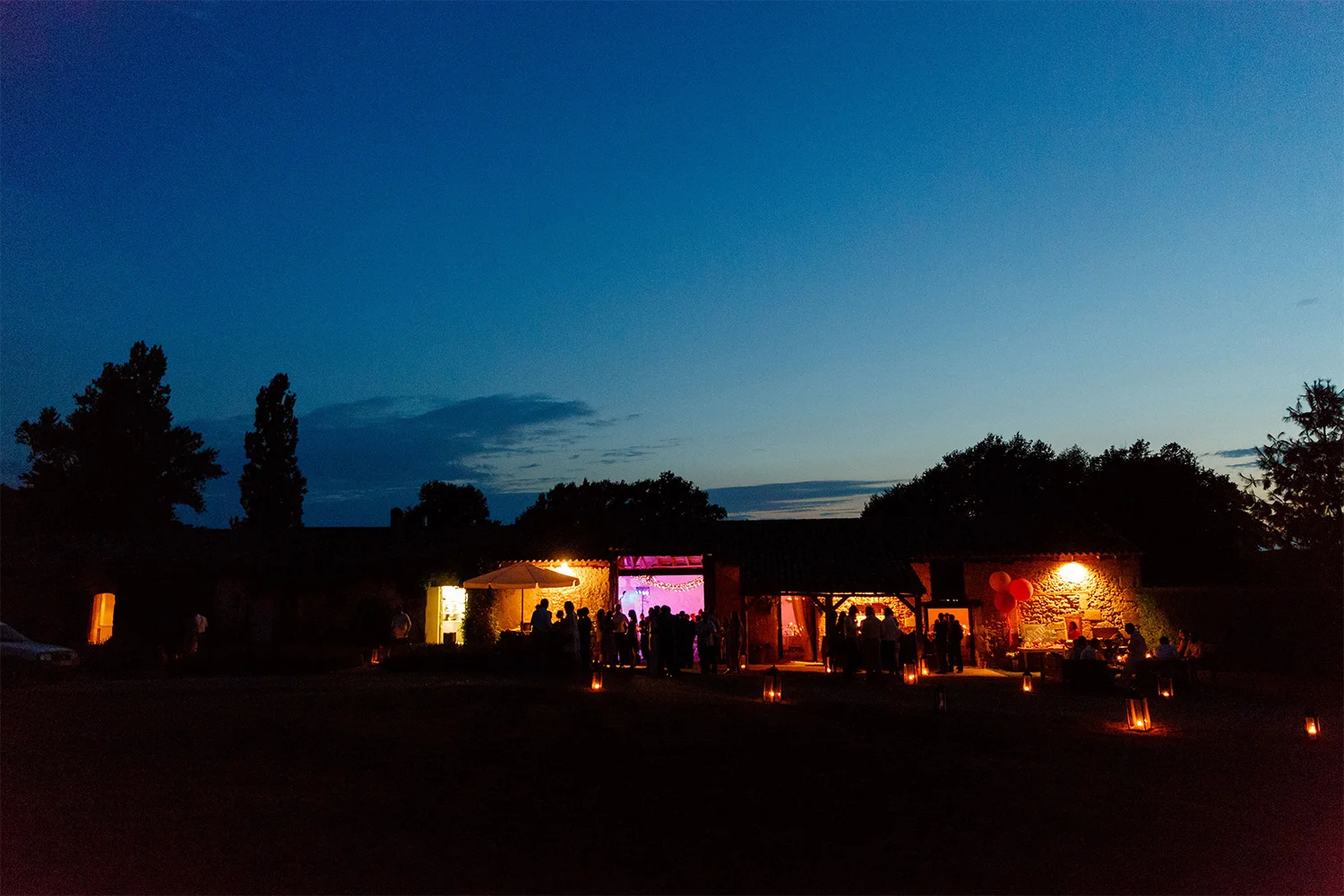 Wedding-barn-at-night.jpg