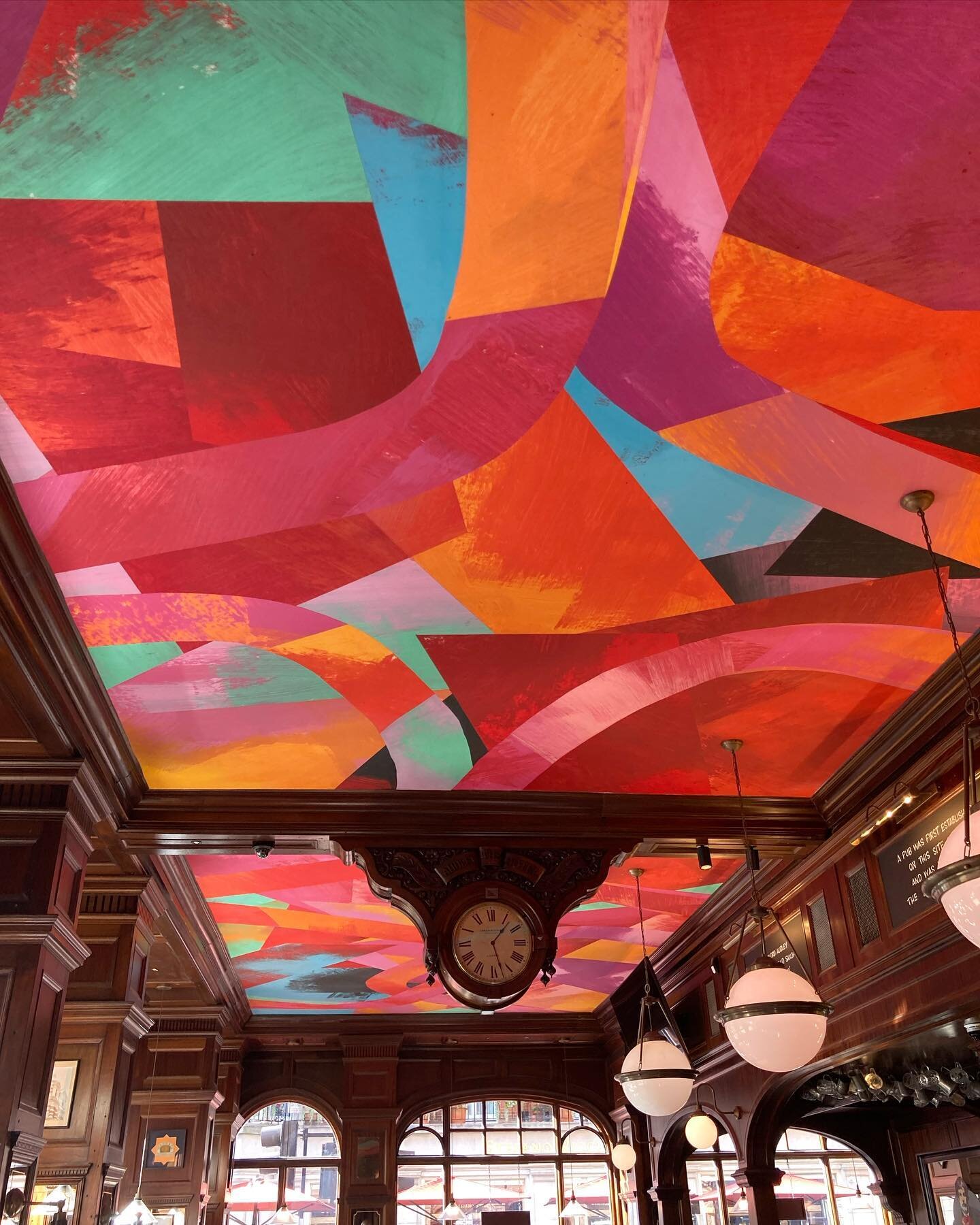 A great day in London Town meeting the fab new team @farmshopuk at their new London home in the heart of Mayfair. A bonus was getting to have the meeting across the road at the lovely @audleypublichouse, ahhh the ceiling of dreams! 

Opening soon, th