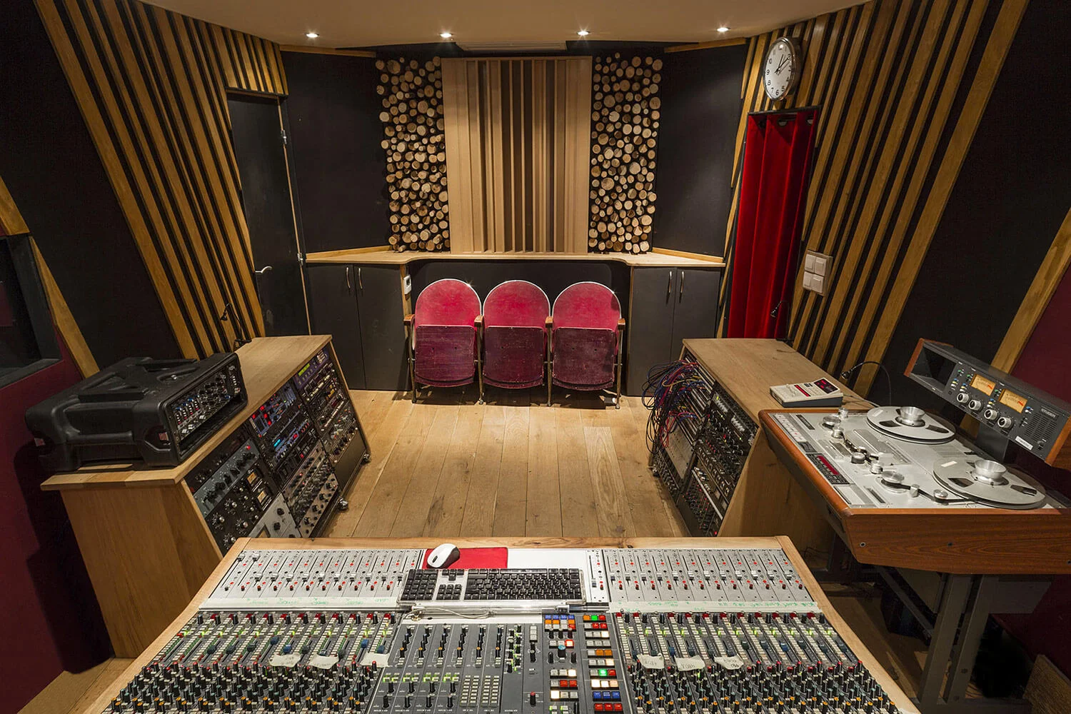 RED HOUSE STUDIO