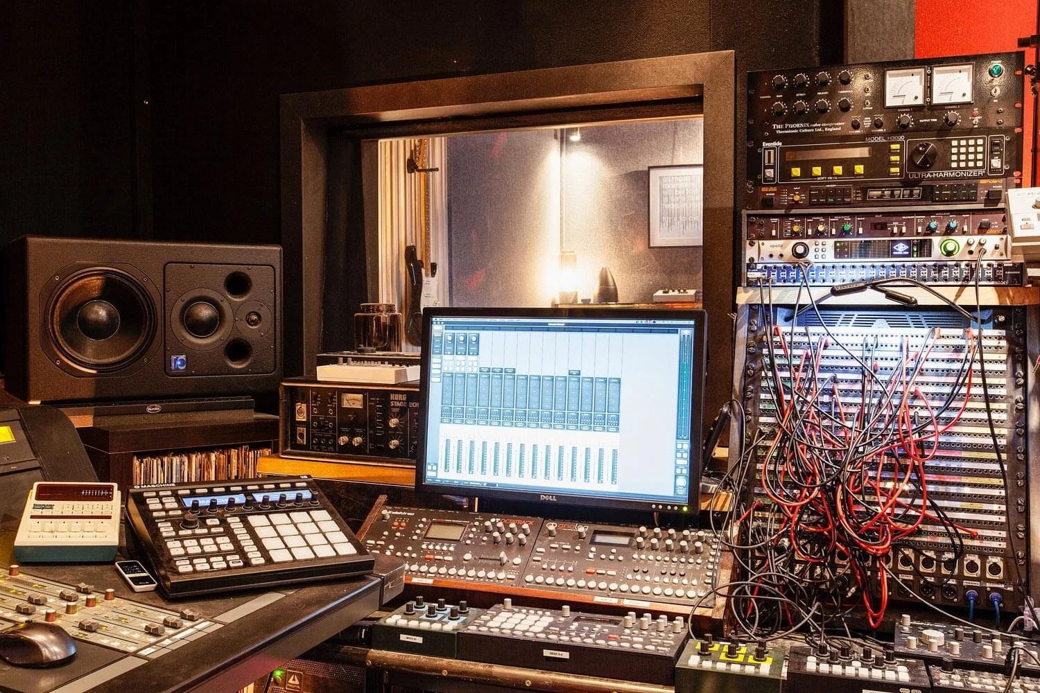 RED HOUSE_Shelter studio 9.jpg