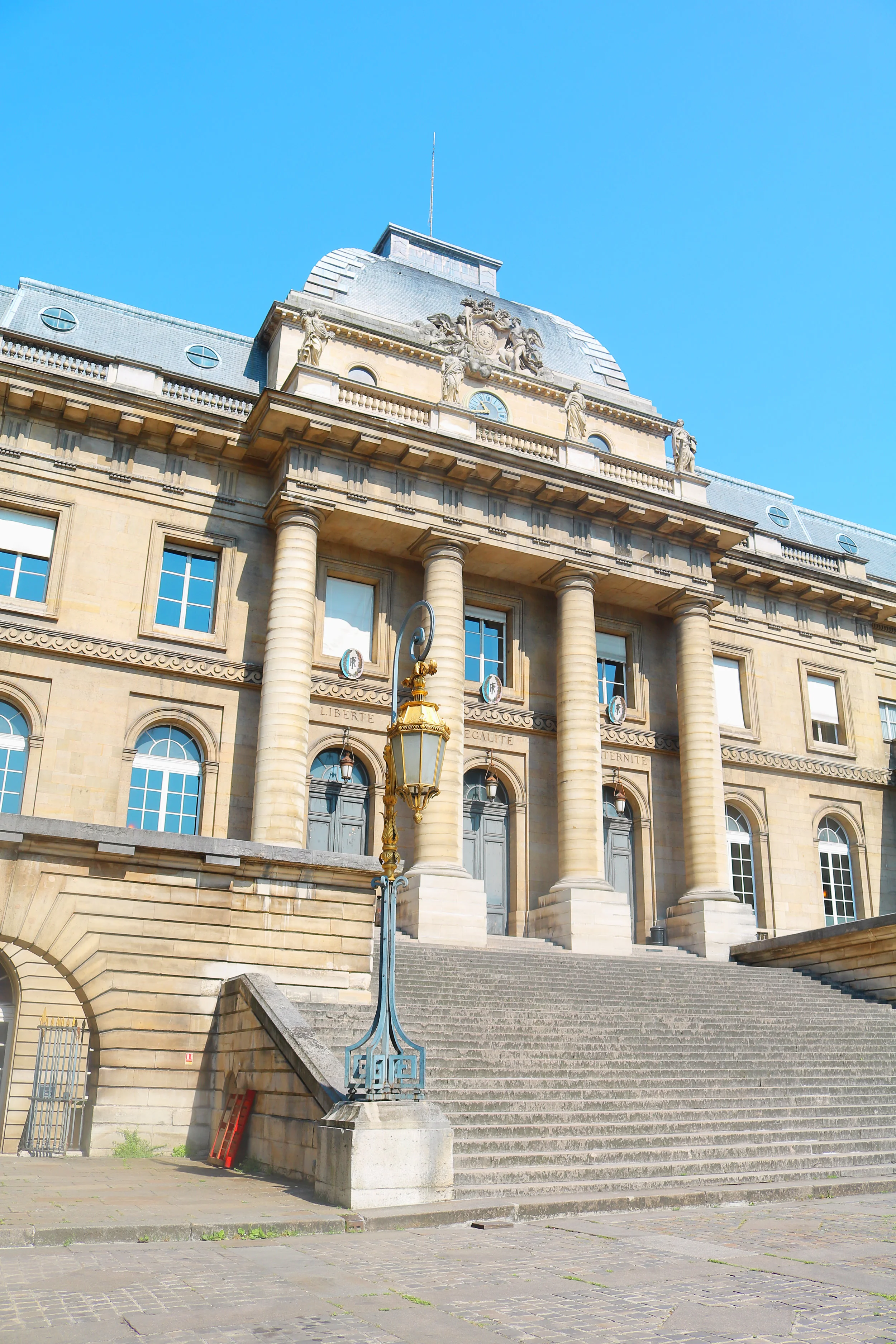 Concierge-Paris.jpg
