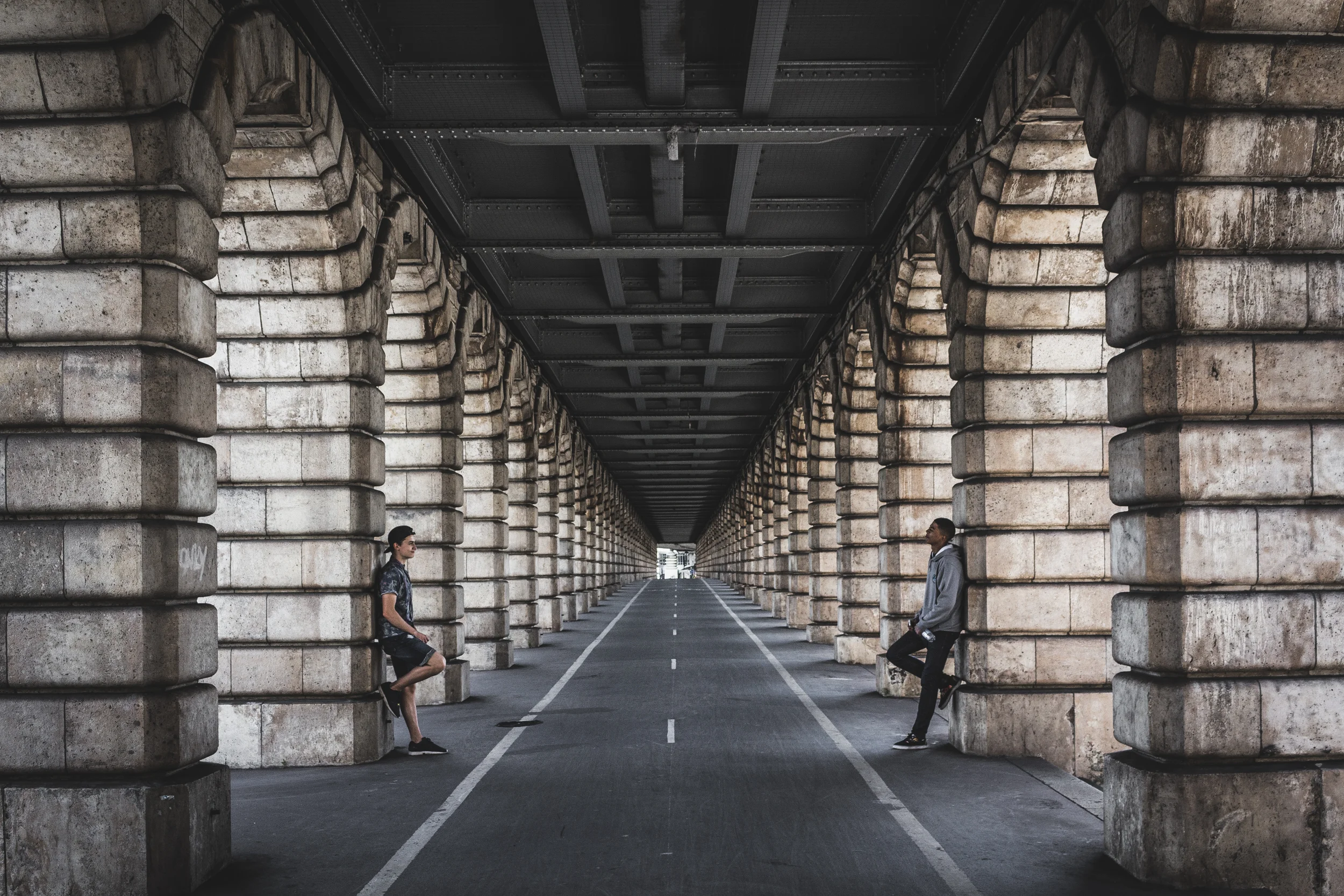 paris - pont de bercy leo et amir.jpg