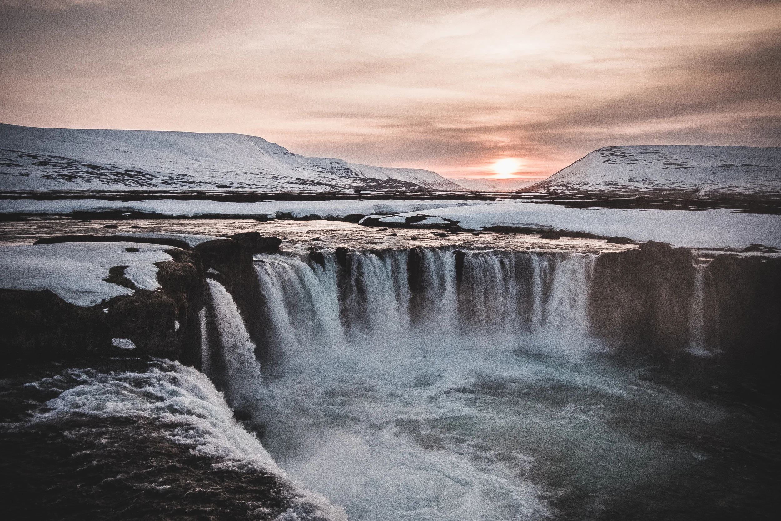 islande - couché soleil godafoss.jpg