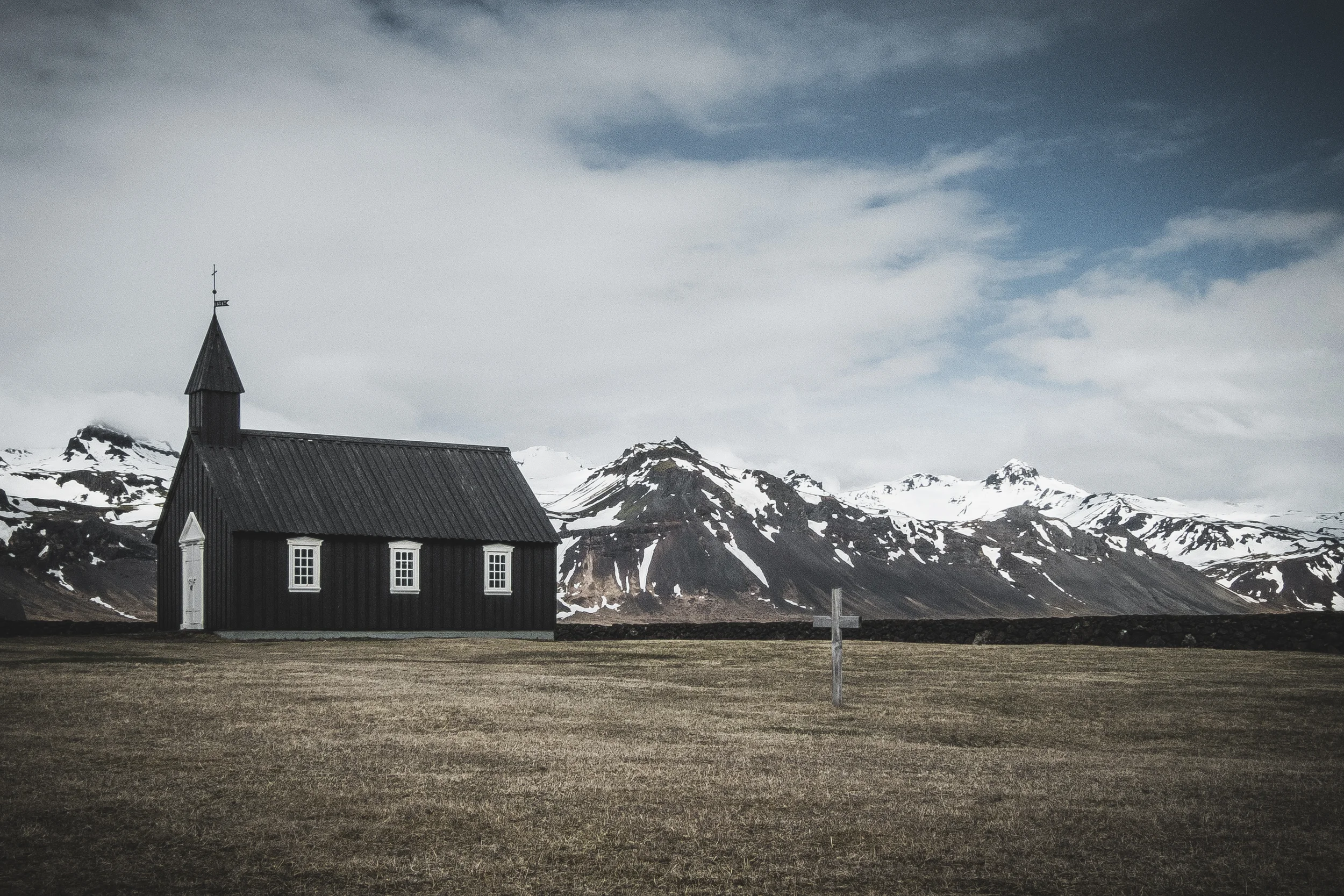 islande - eglise croix.jpg
