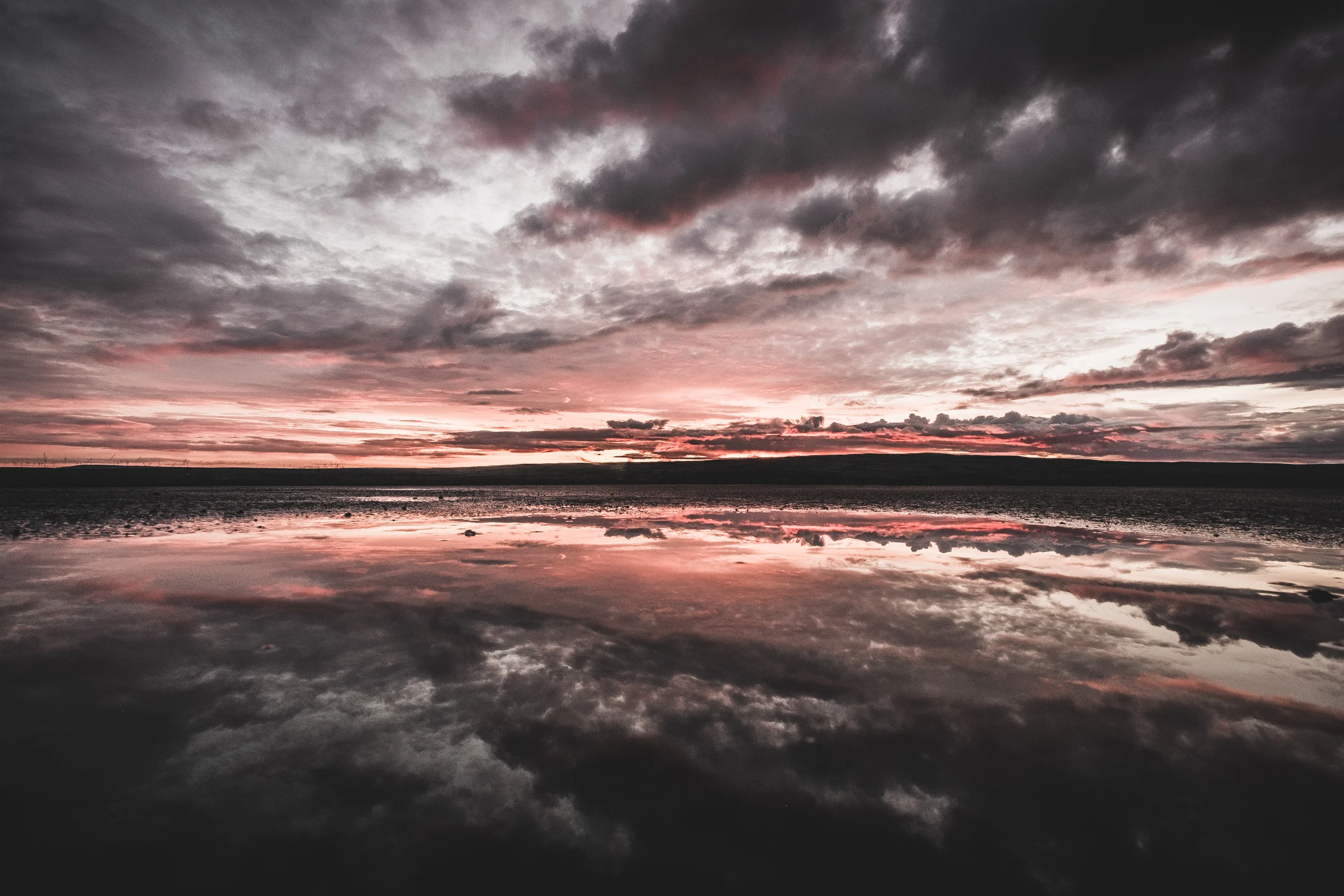 islande - puddle couché soleil feu.jpg