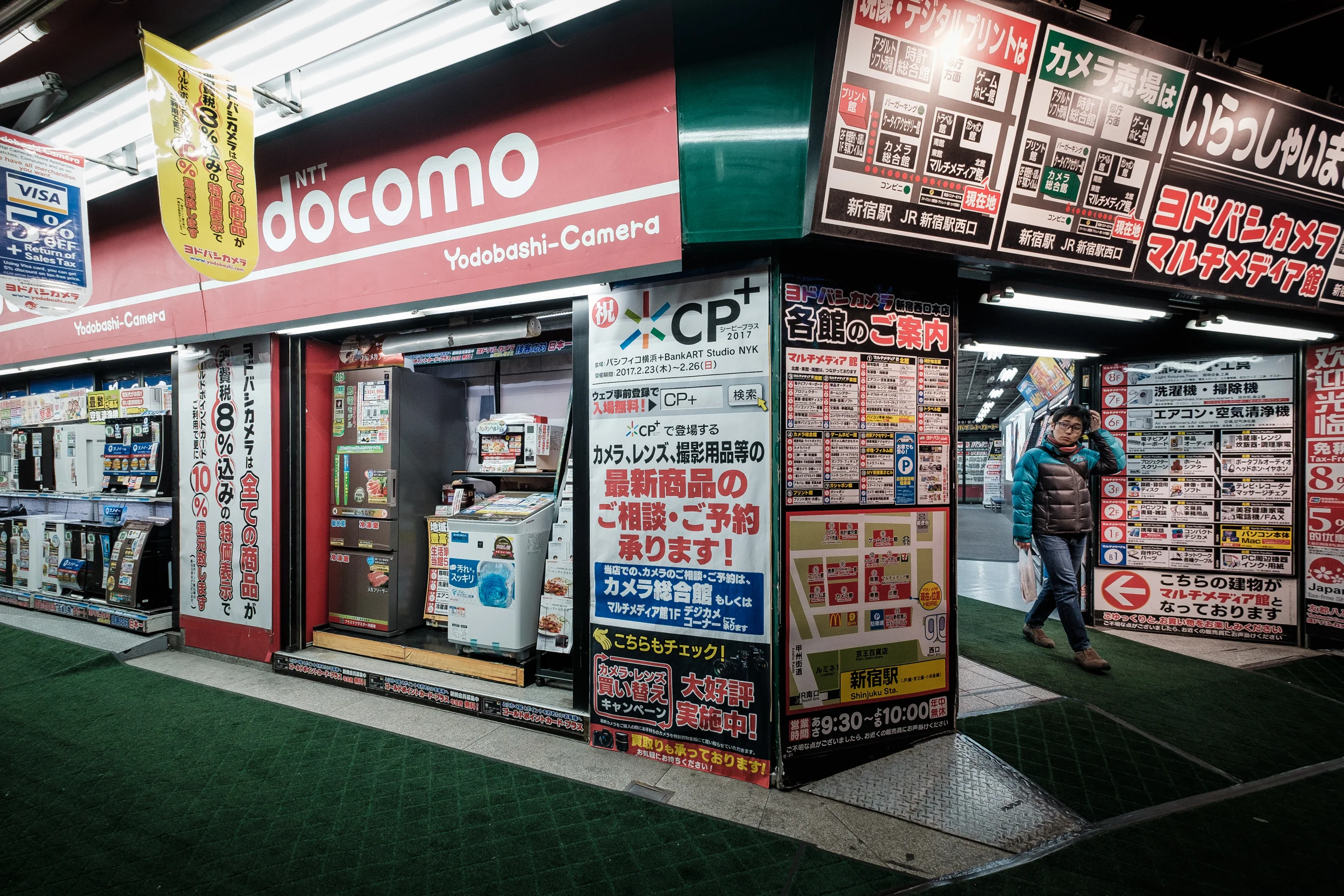 japon - tokyo magasin big camera street mec.jpg
