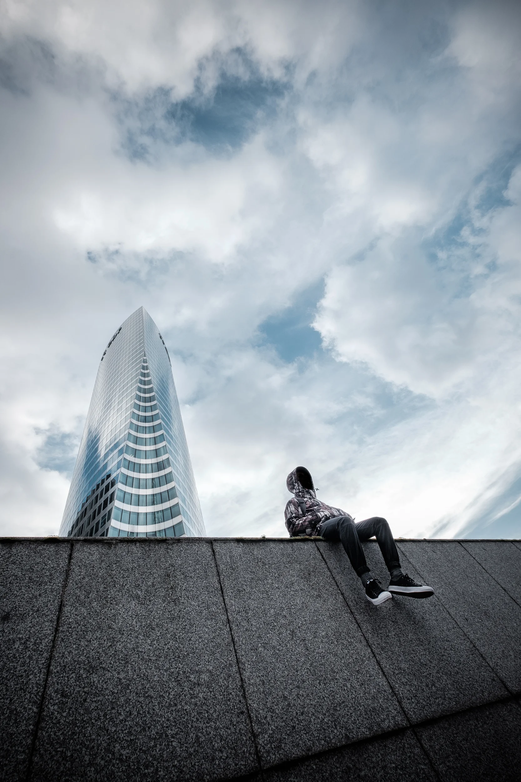 paris - converse défense assis.jpg