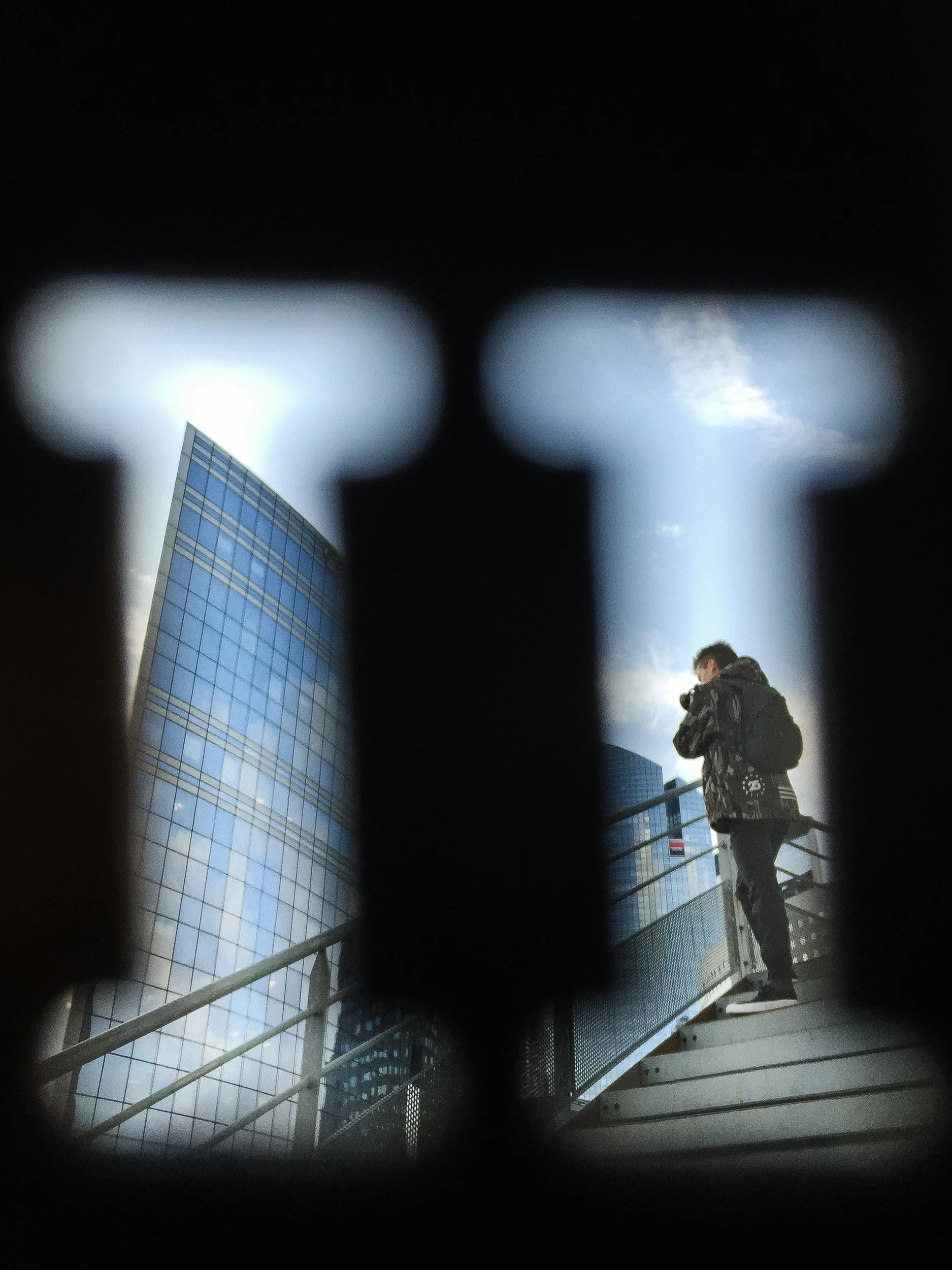 paris - converse through debout défense.jpg