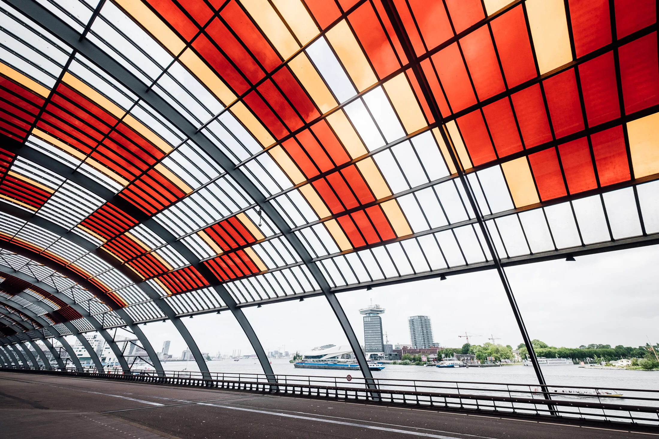amsterdam - gare rouge.jpg