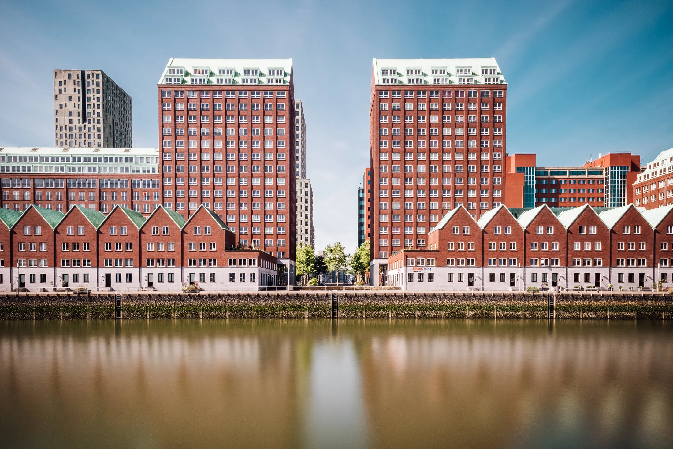 amsterdam - batiments symétriques.jpg