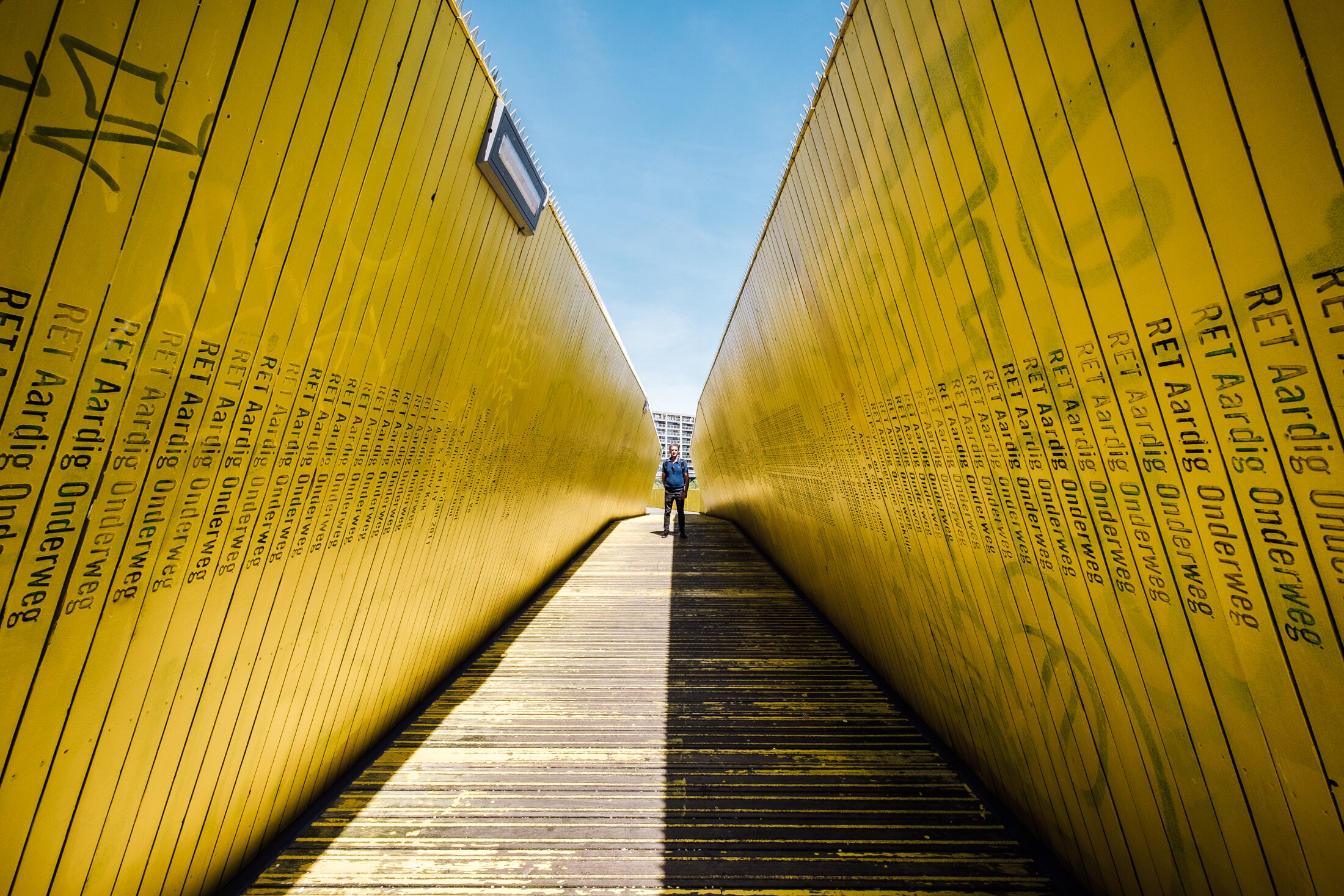 amsterdam - passerelle jaune.jpg