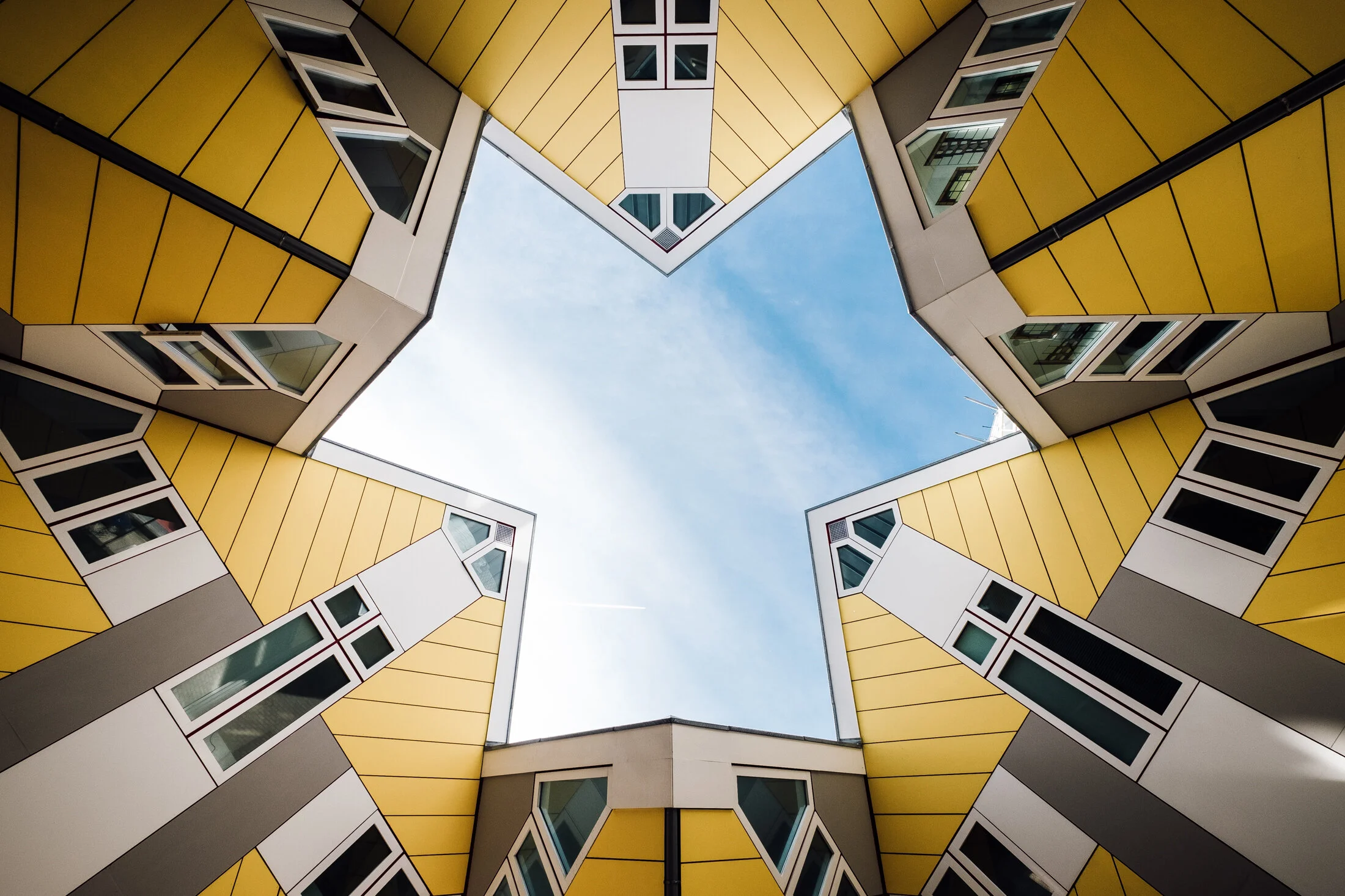 amsterdam - look up maisons jaunes.jpg