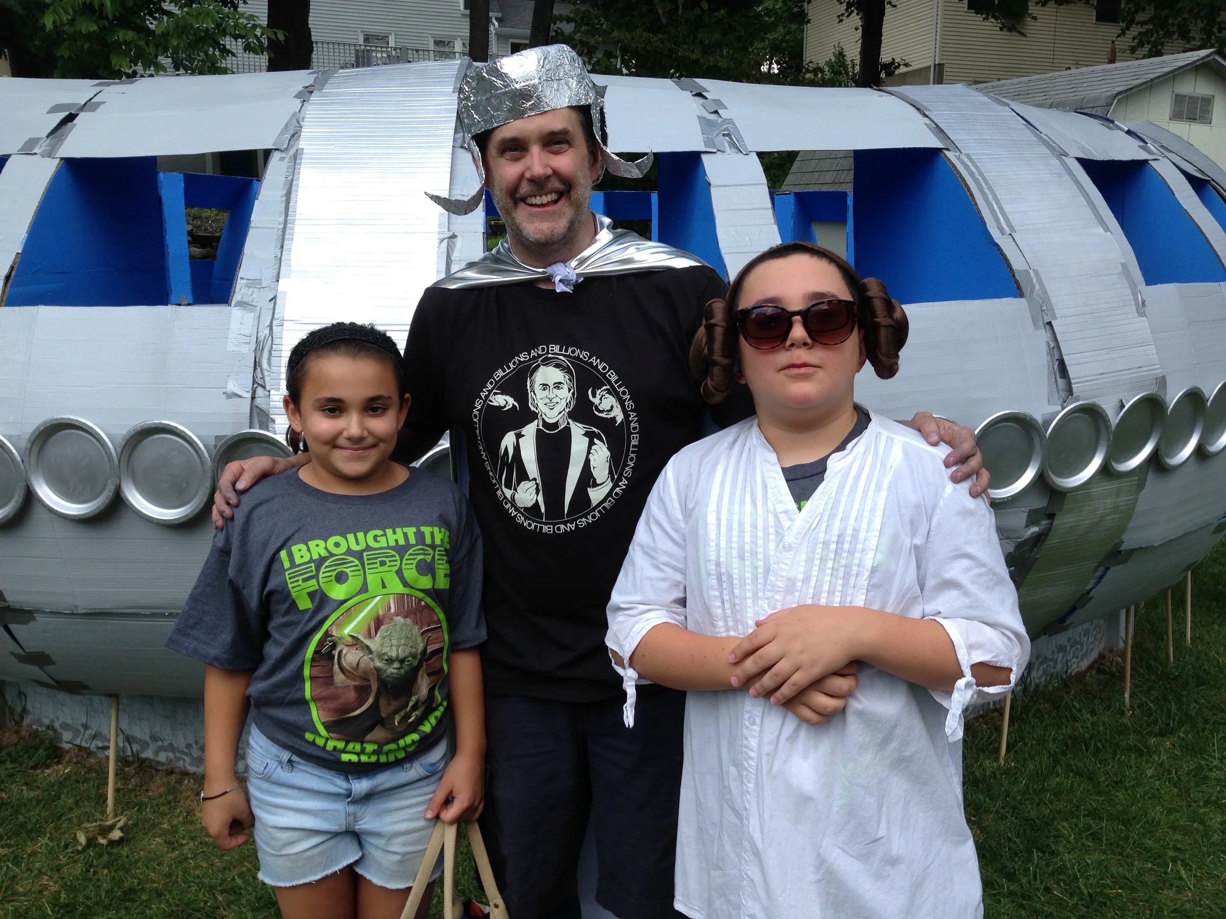 Space Aliens by the UFO, Outer Space Party, 2015