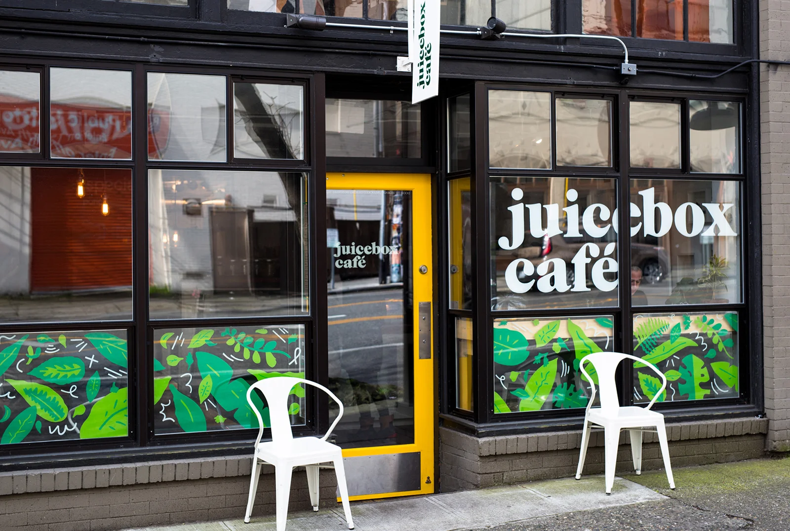Juicebox Cafe exterior windows mural and hand lettering
