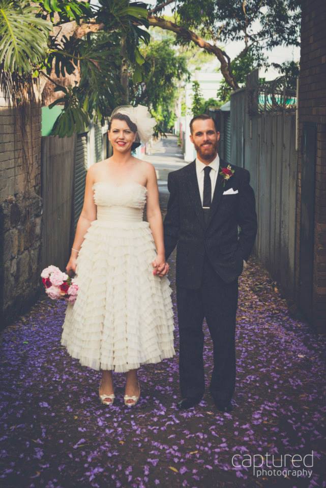 Anna & Luke, the hip and happy couple! Photographer: Captured Photography