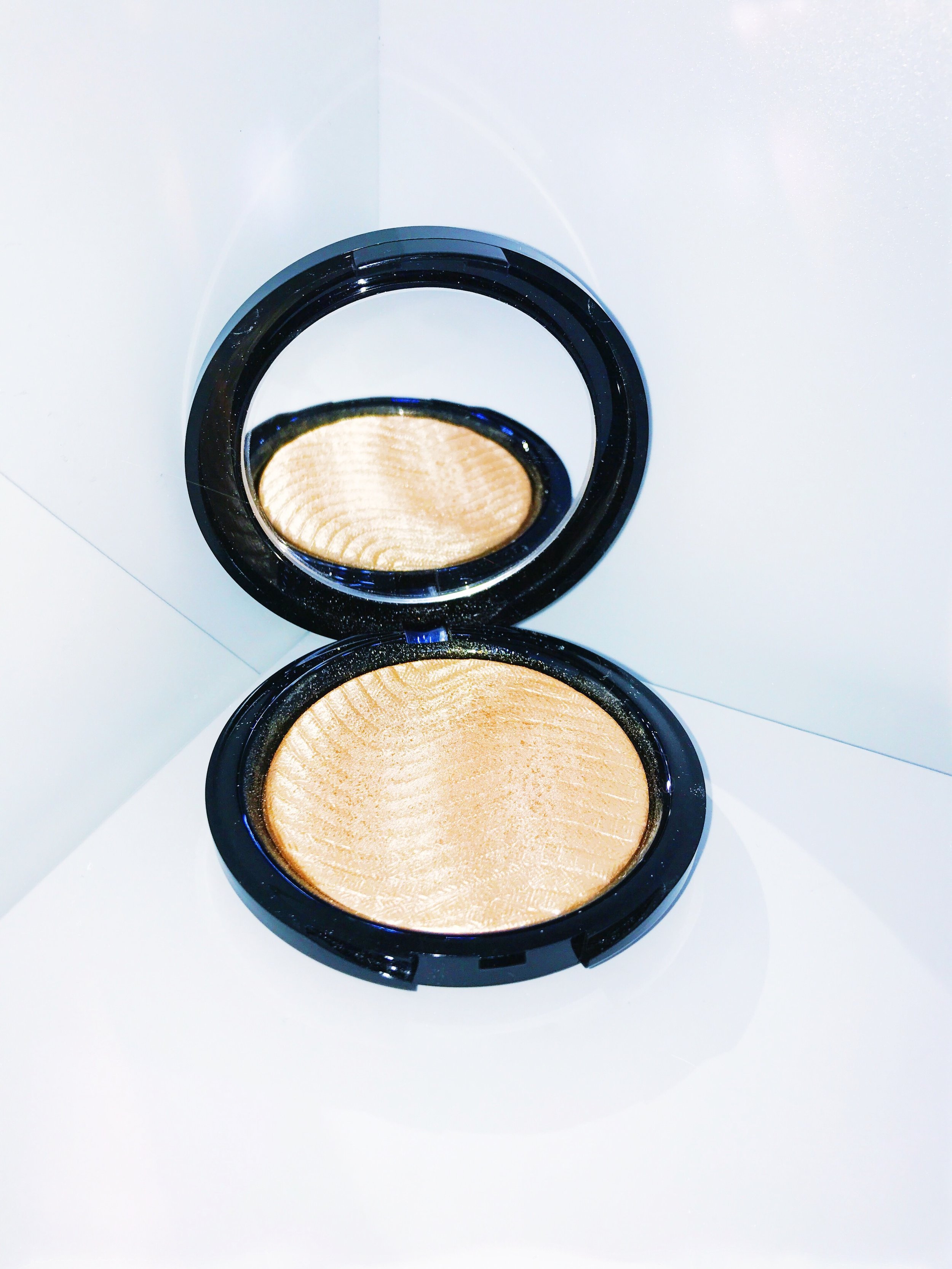 This Highlighter Will Give You A Fade Free Yoncé Glow That Will Last During an 8+ hours FaceTime Session