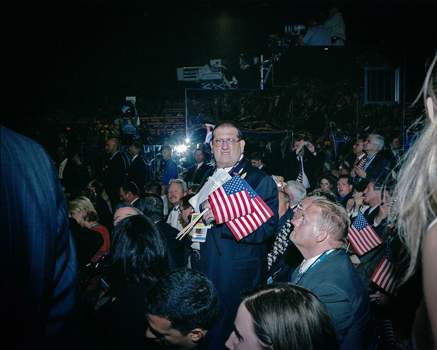 20040902_HoldingFlagBaringTeeth-2.jpg