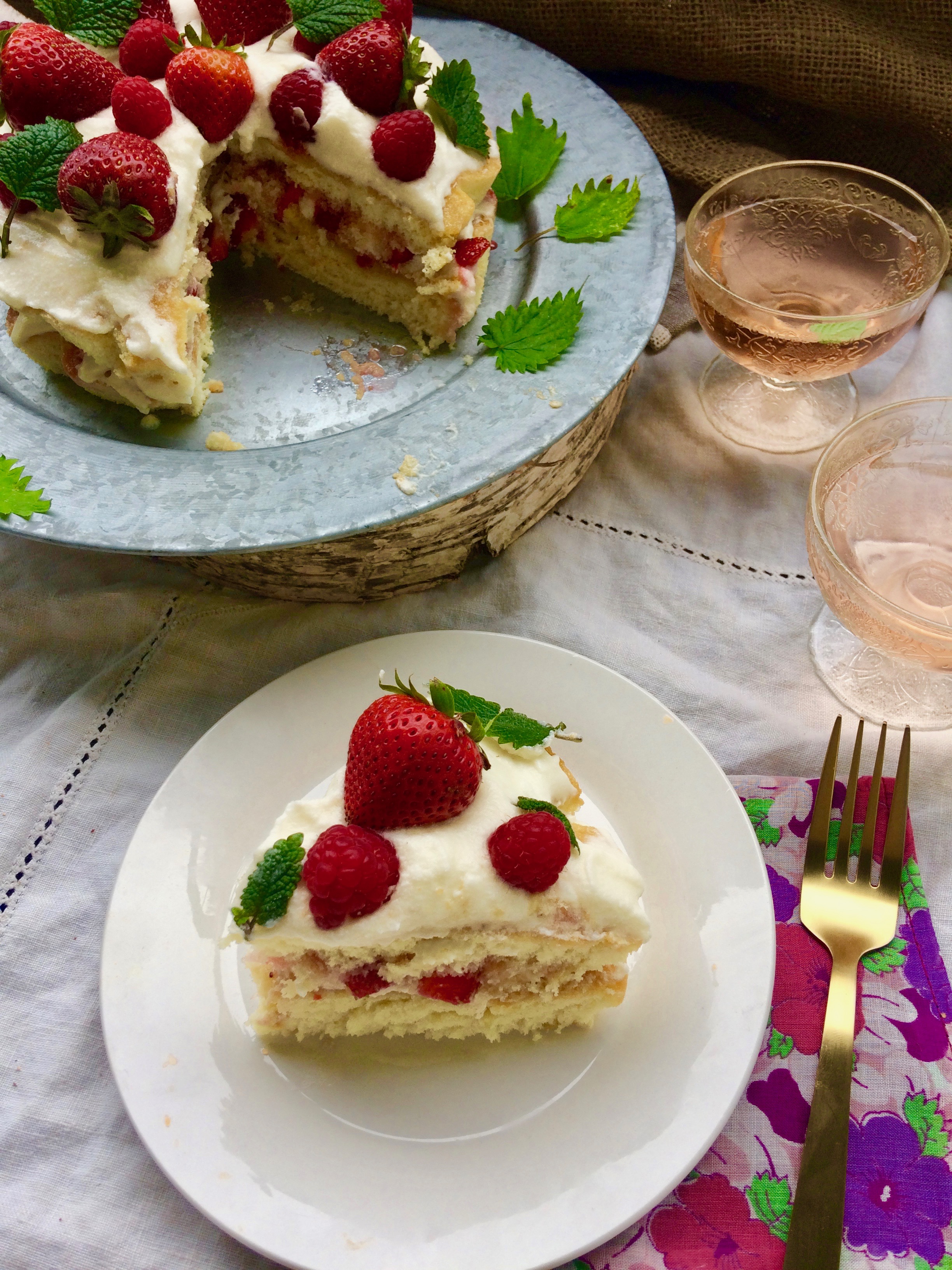 Elderflower & Chamomile Midsummer Cake || Jordgubbstårta