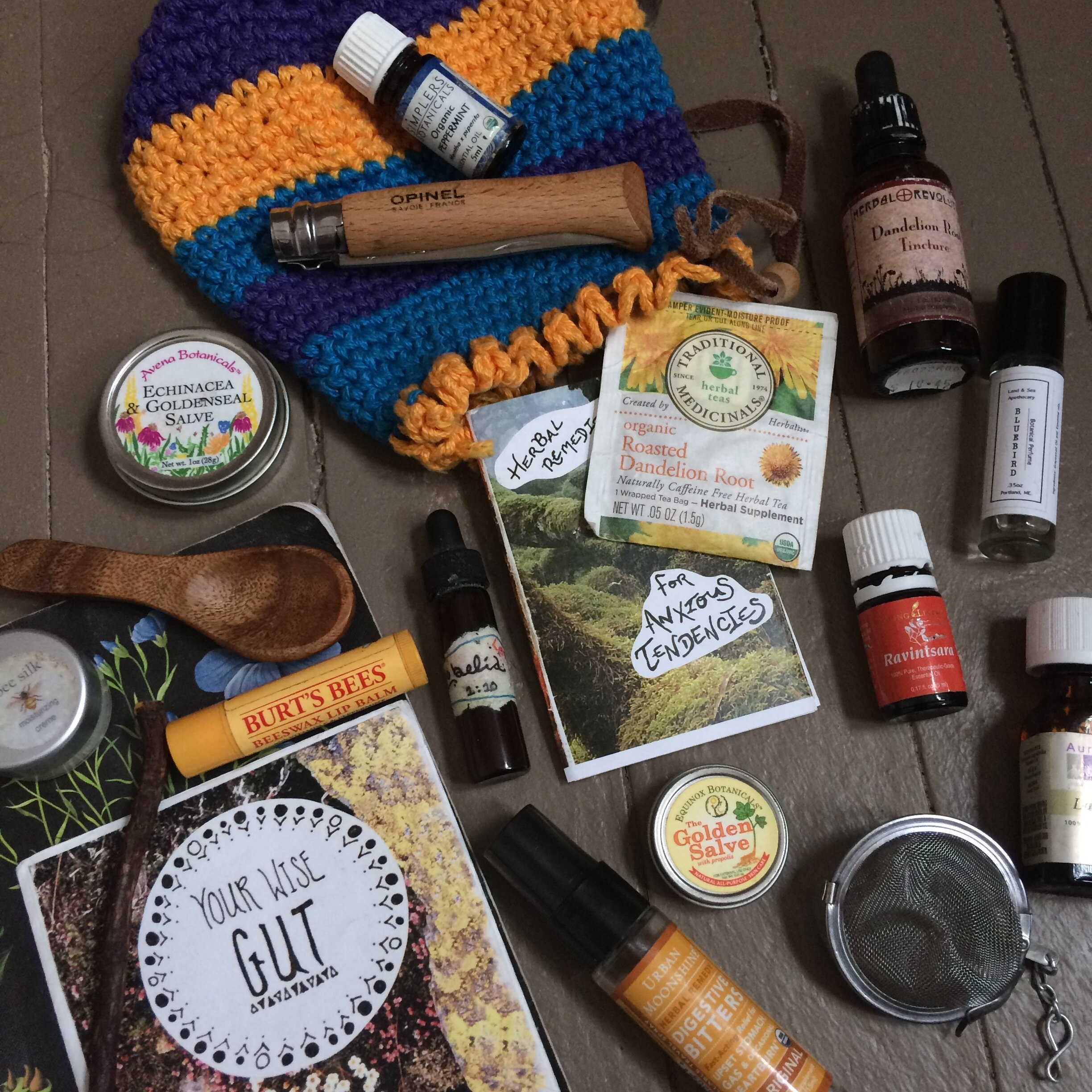 How to make an herbal travel kit