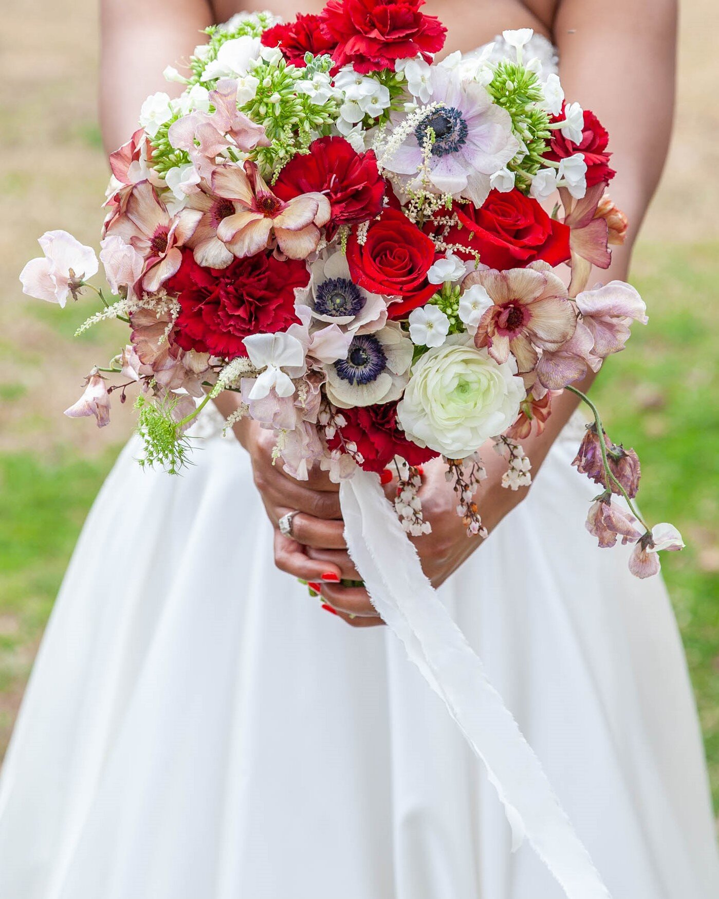 Garden Style Bridal Bouquet.jpg