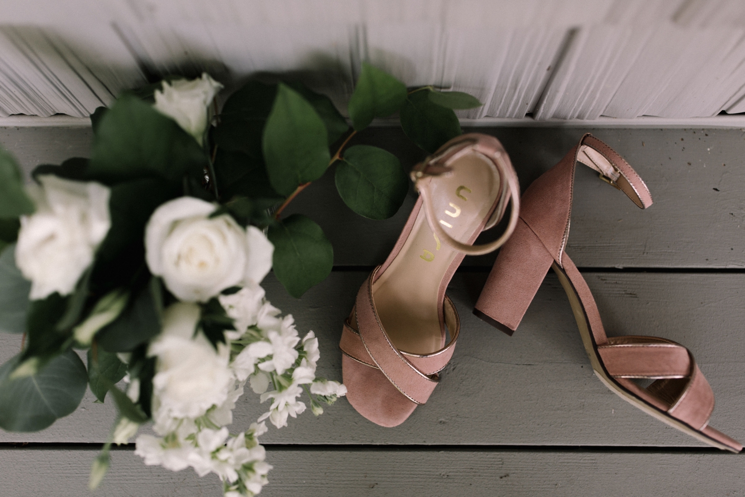 Michigan Frontyard Lake Wedding - Lauren Crawford Photography-13.jpg