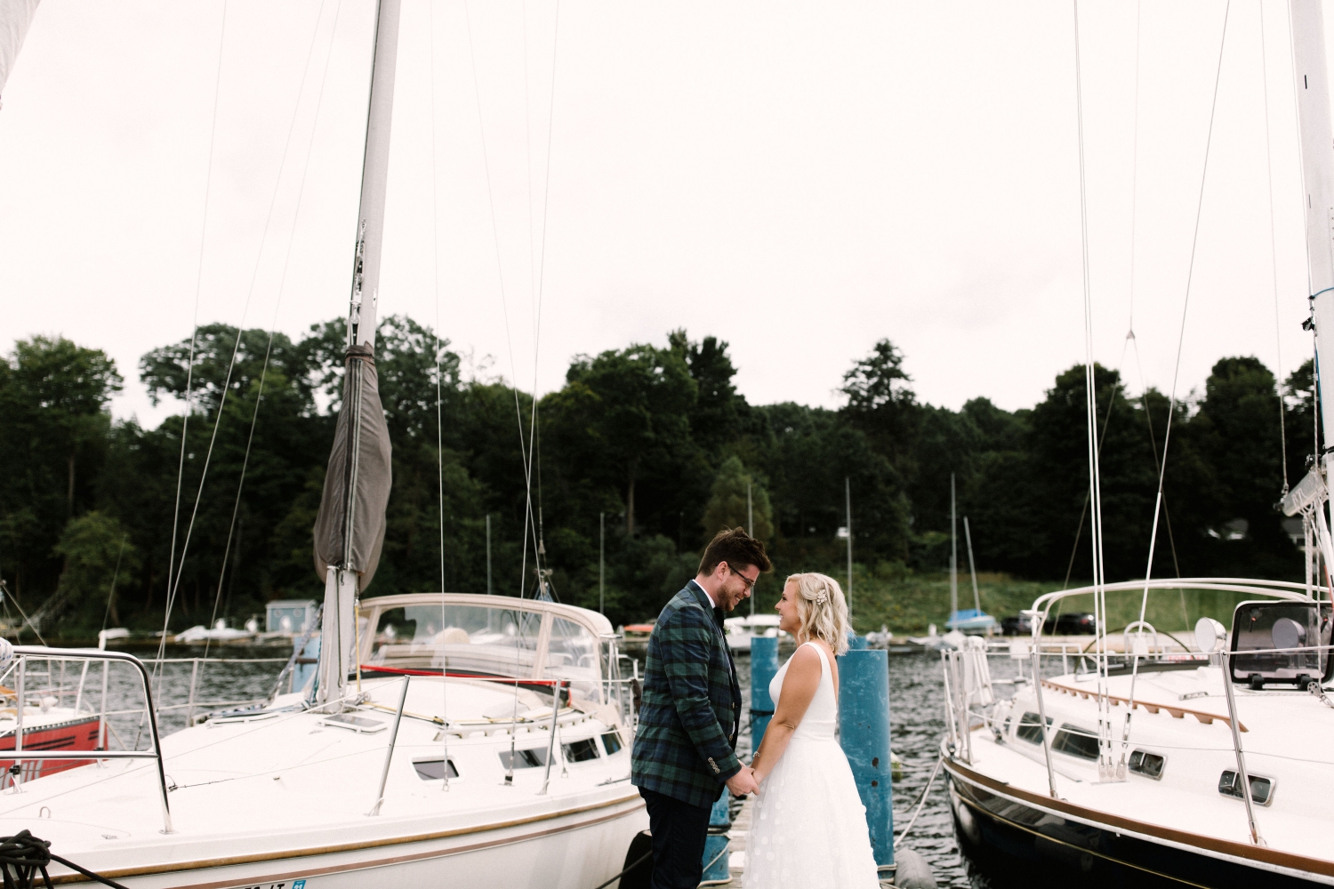 Michigan Frontyard Lake Wedding - Lauren Crawford Photography-218.jpg