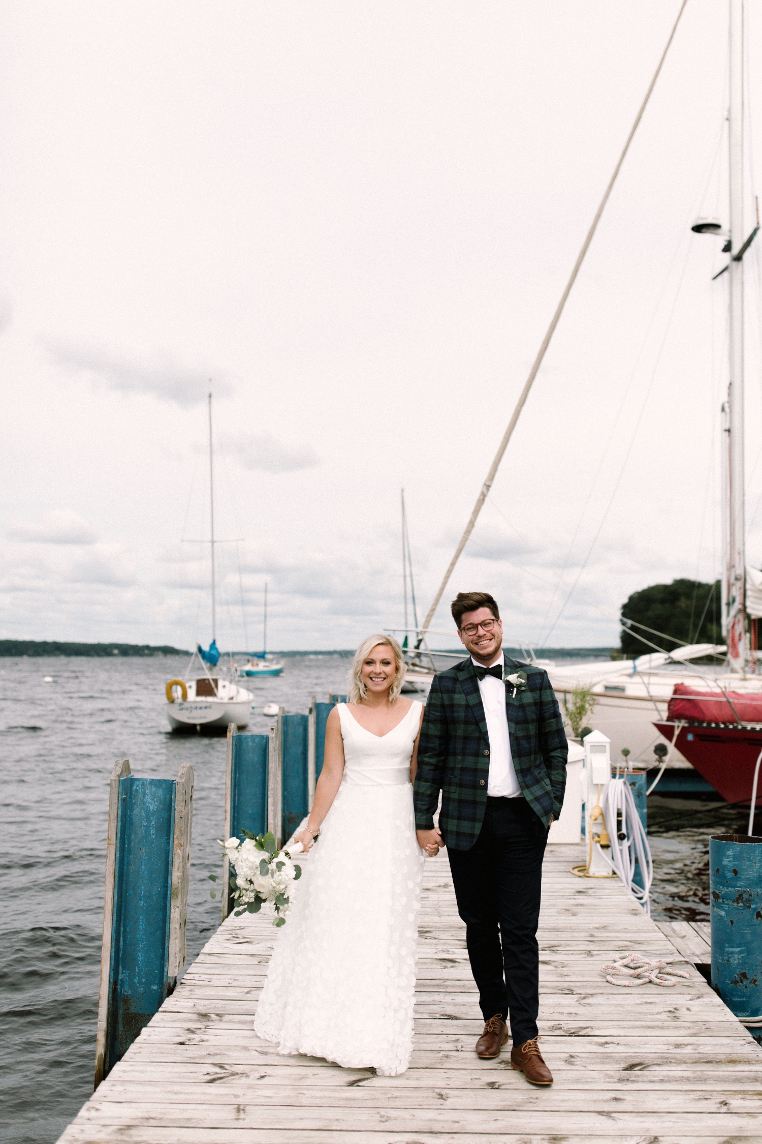 Michigan Frontyard Lake Wedding - Lauren Crawford Photography-232.jpg