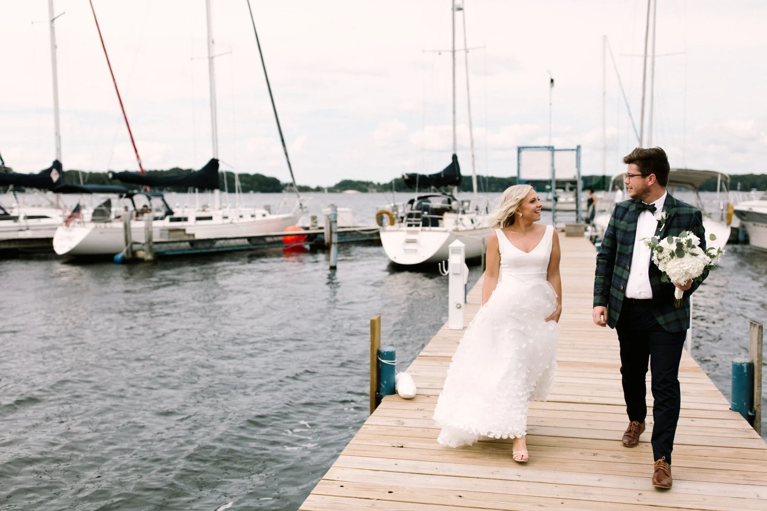 Michigan Frontyard Lake Wedding - Lauren Crawford Photography-258.jpg