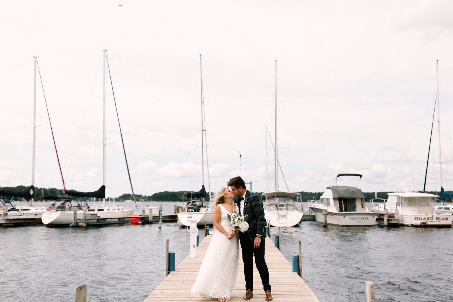 Michigan Frontyard Lake Wedding - Lauren Crawford Photography-260.jpg