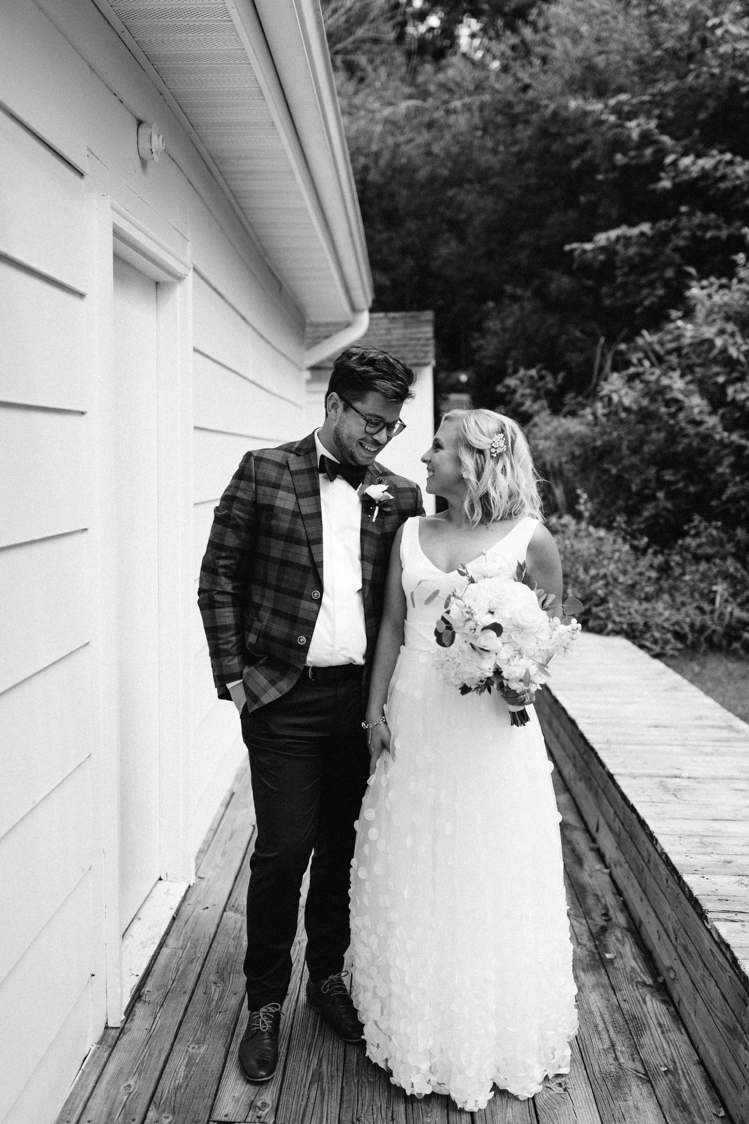 Michigan Frontyard Lake Wedding - Lauren Crawford Photography-297.jpg