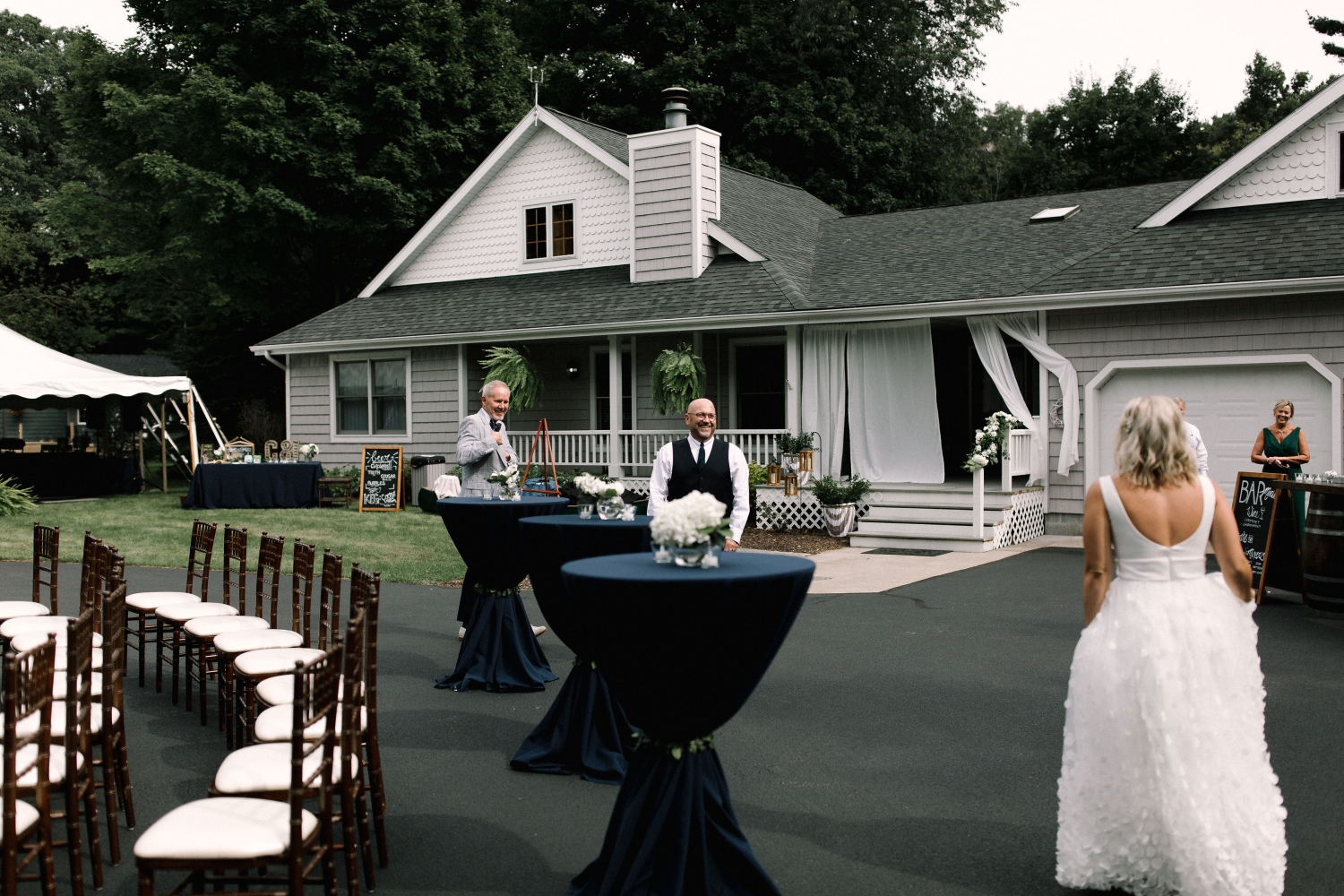 Michigan Frontyard Lake Wedding - Lauren Crawford Photography-424.jpg