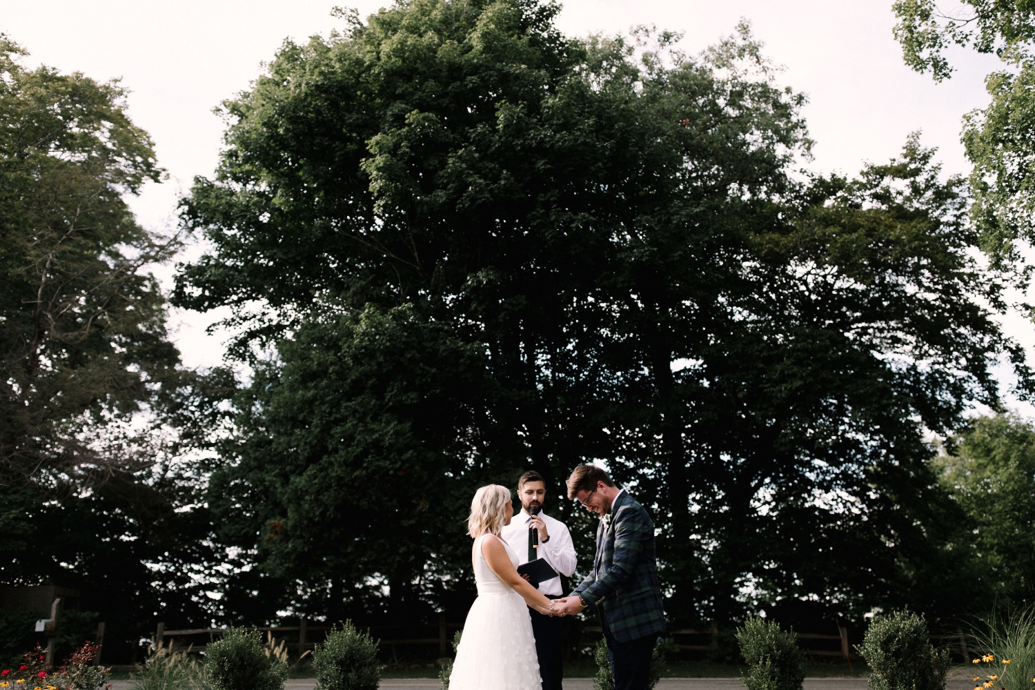 Michigan Frontyard Lake Wedding - Lauren Crawford Photography-569.jpg