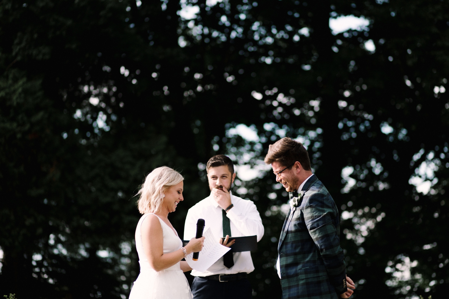 Michigan Frontyard Lake Wedding - Lauren Crawford Photography-594.jpg